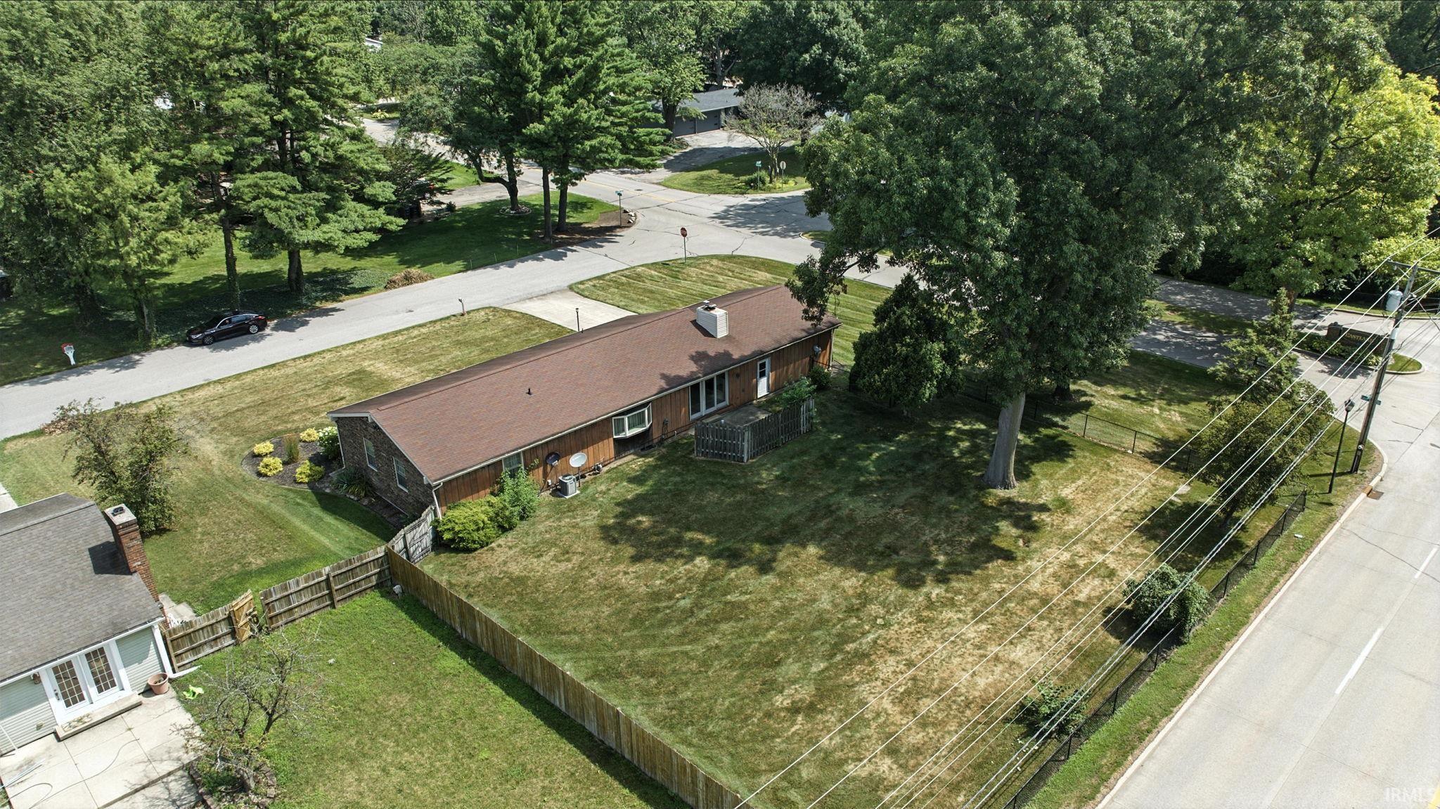 Photo 16 of 1501 Ash Drive W