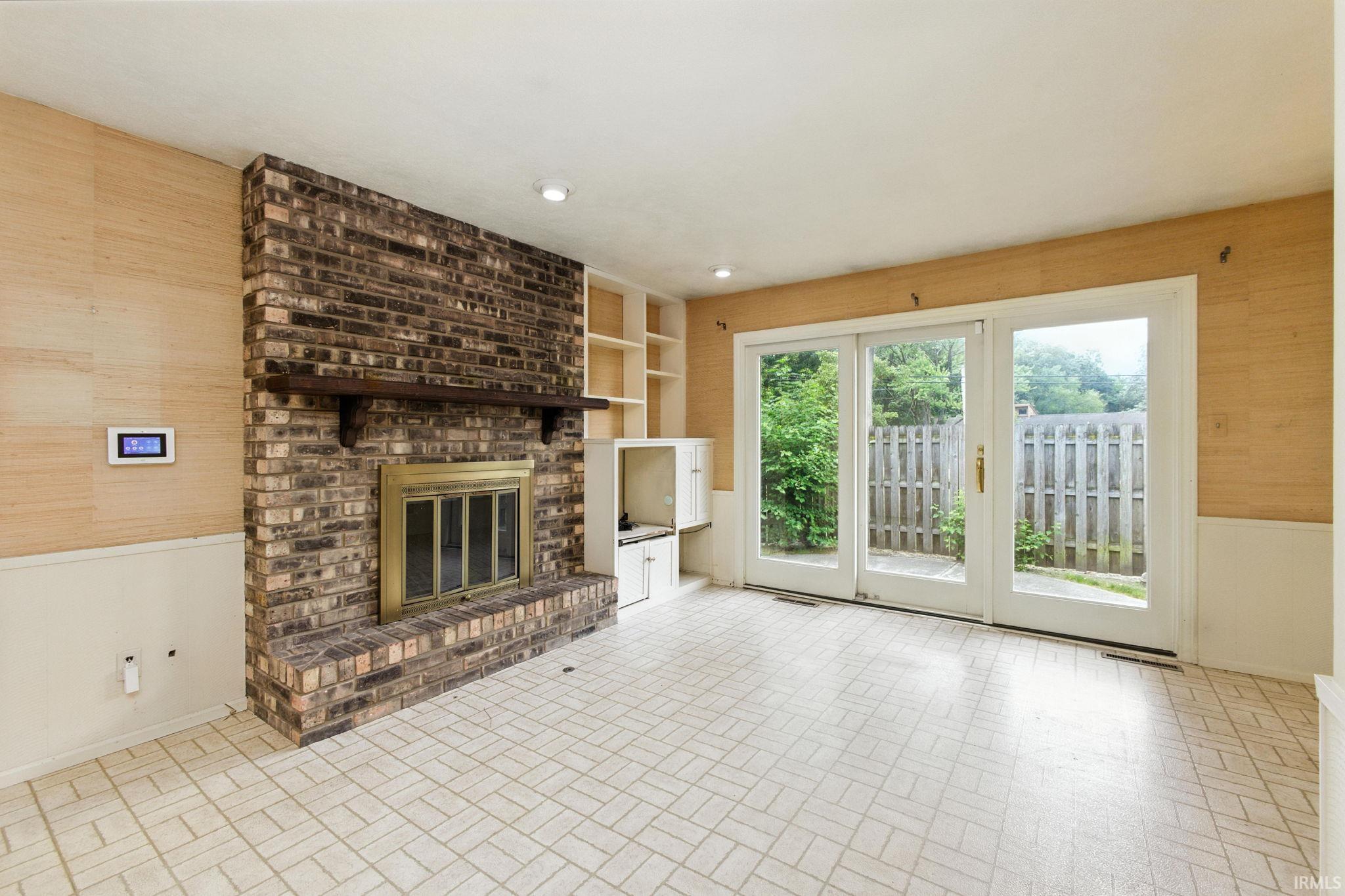 Photo 8 of 1501 Ash Drive W