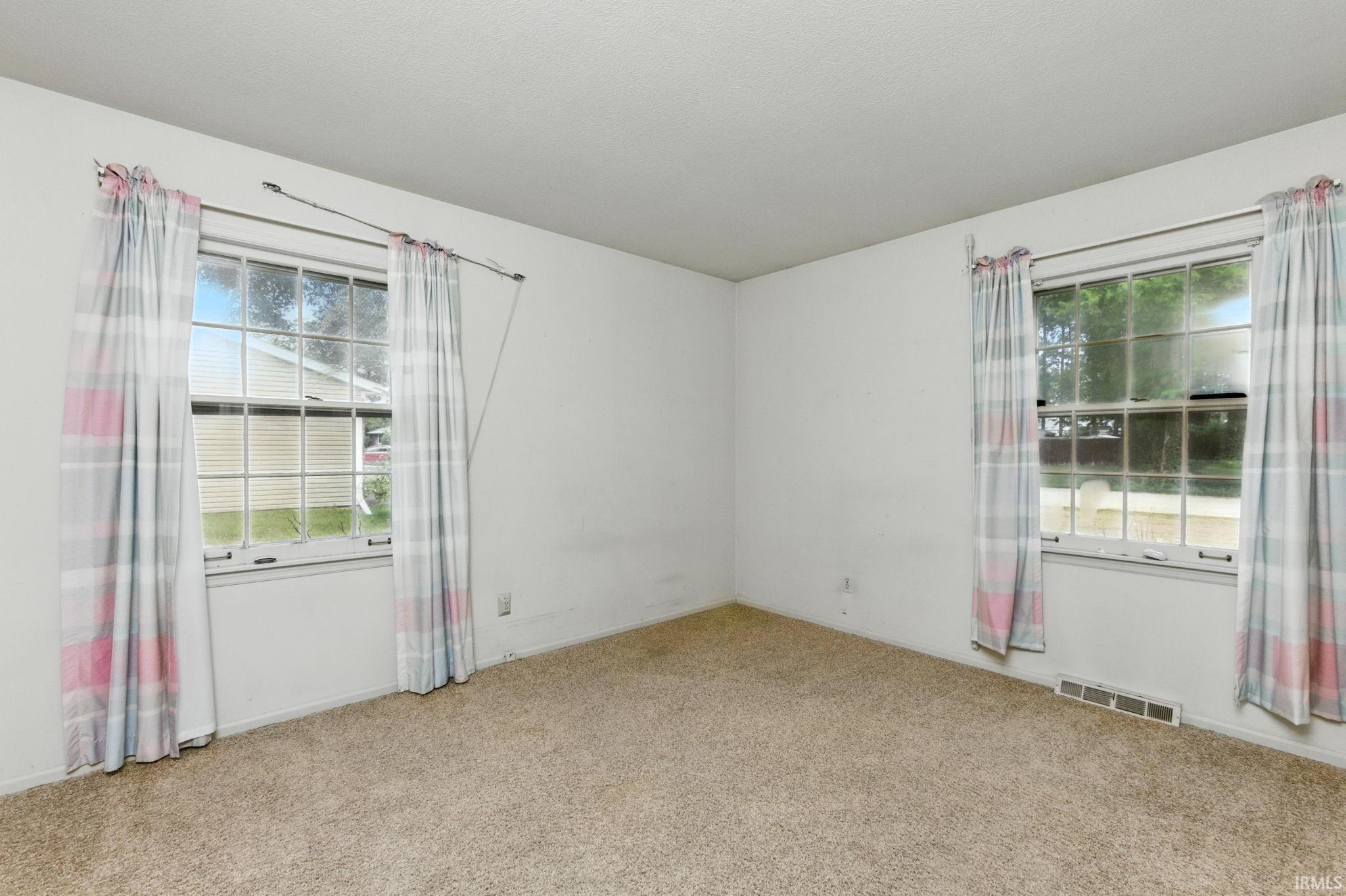Photo 9 of 1501 Ash Drive W
