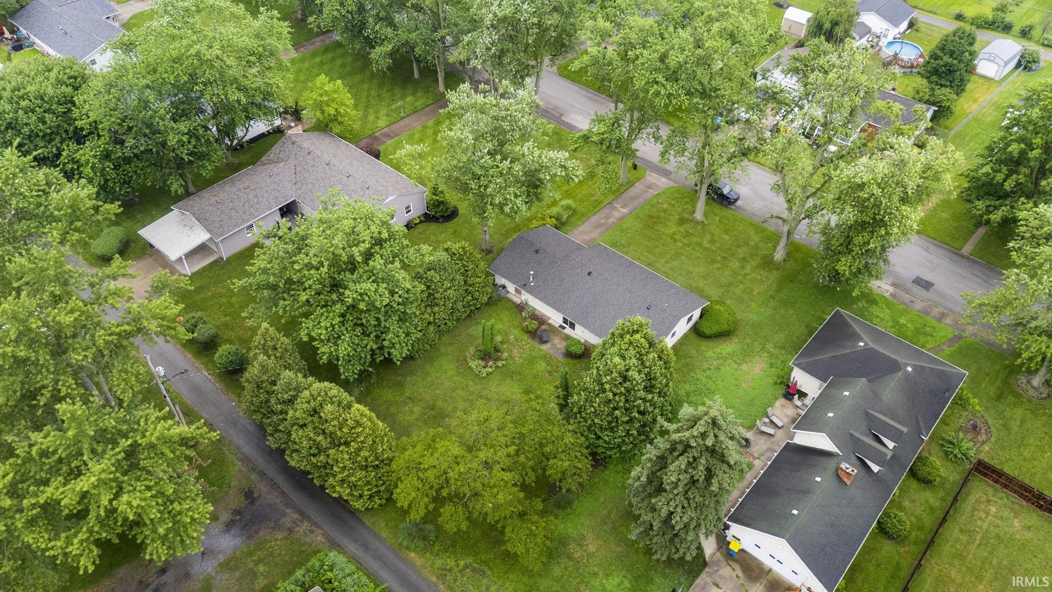 Photo 5 of 910 E 3rd Street