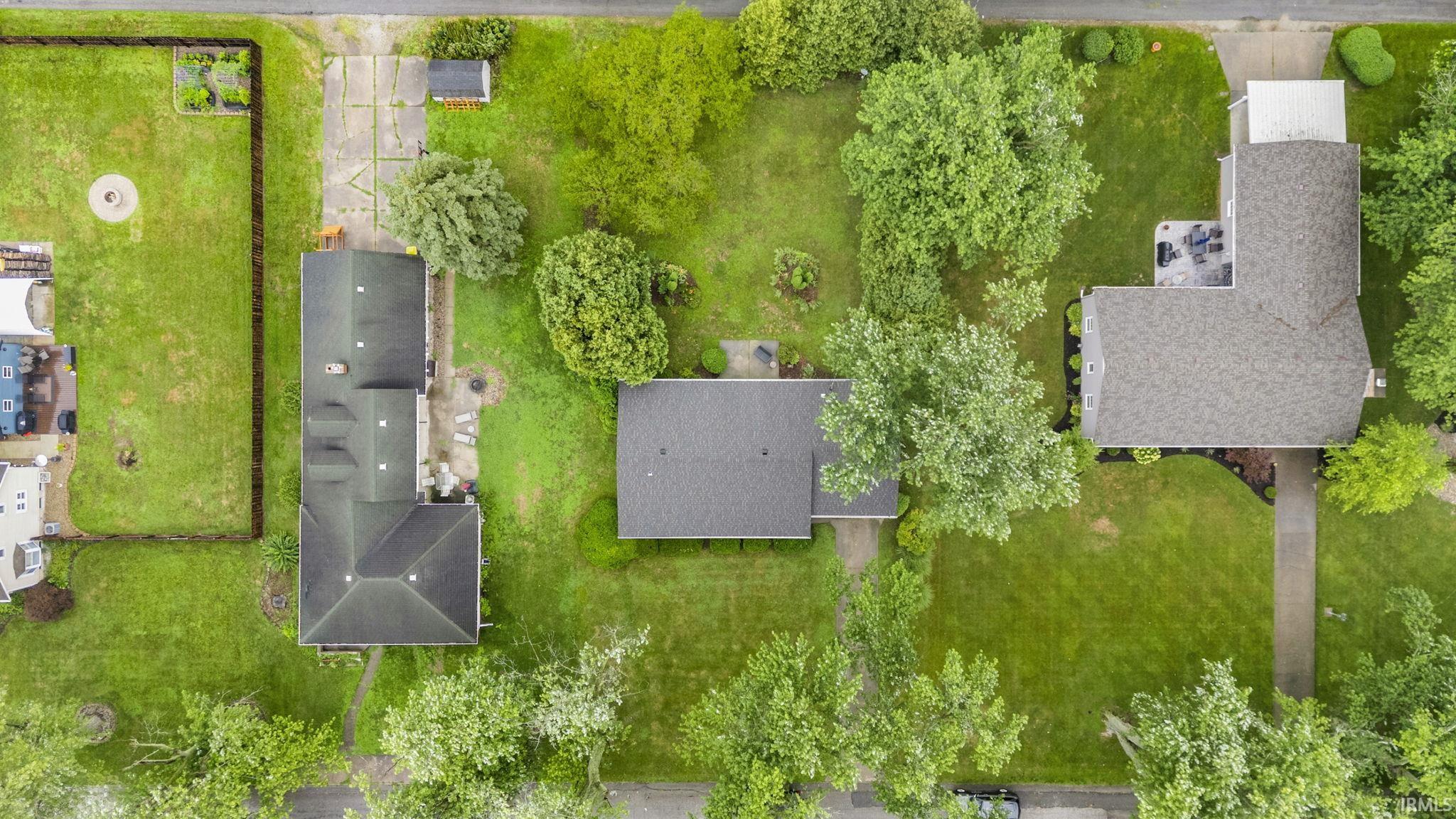 Photo 6 of 910 E 3rd Street