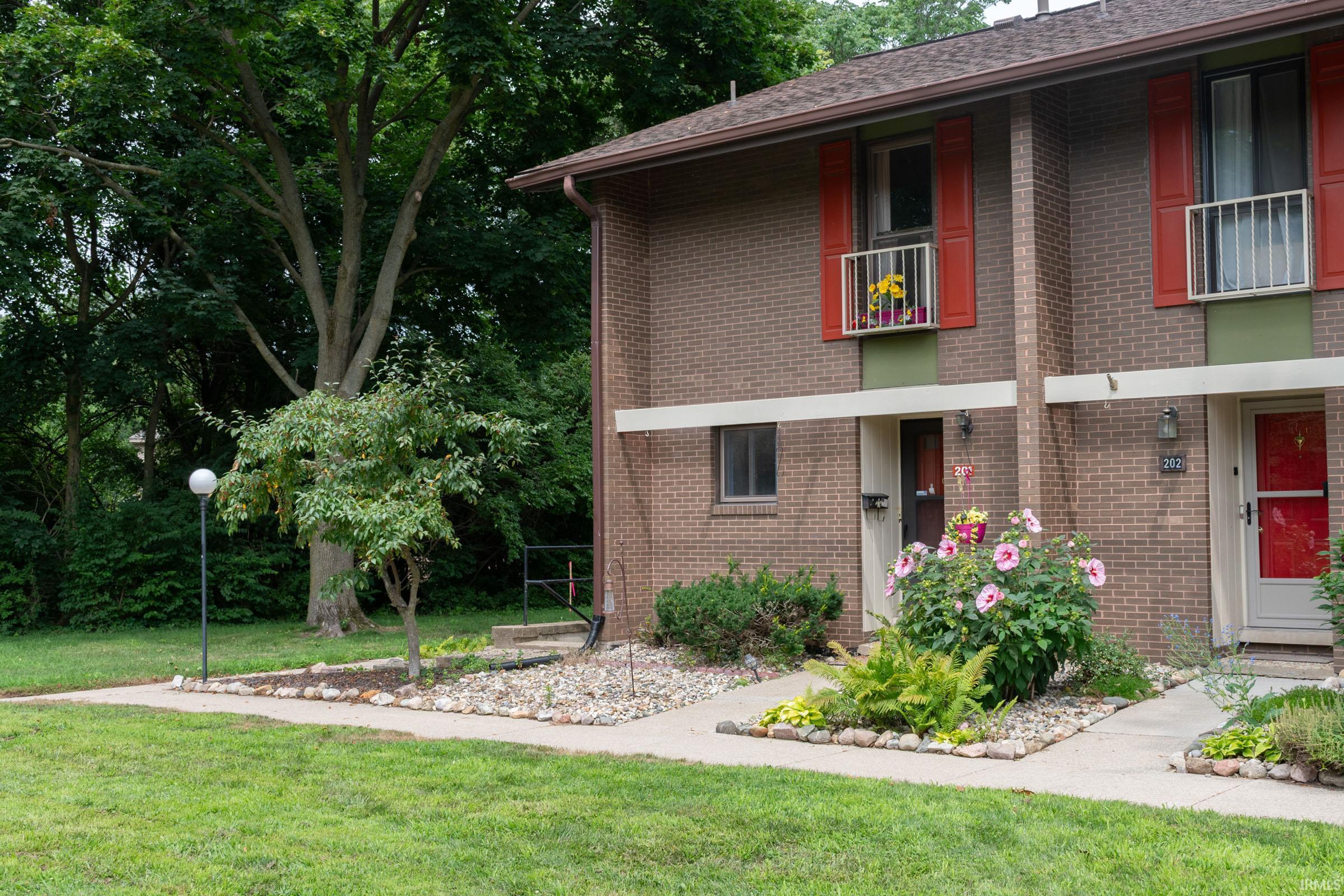 Homes for sale in South Bend, IN | 2500 Topsfield Rd Rd #201, South Bend, IN 46614 | MLS# 202530091