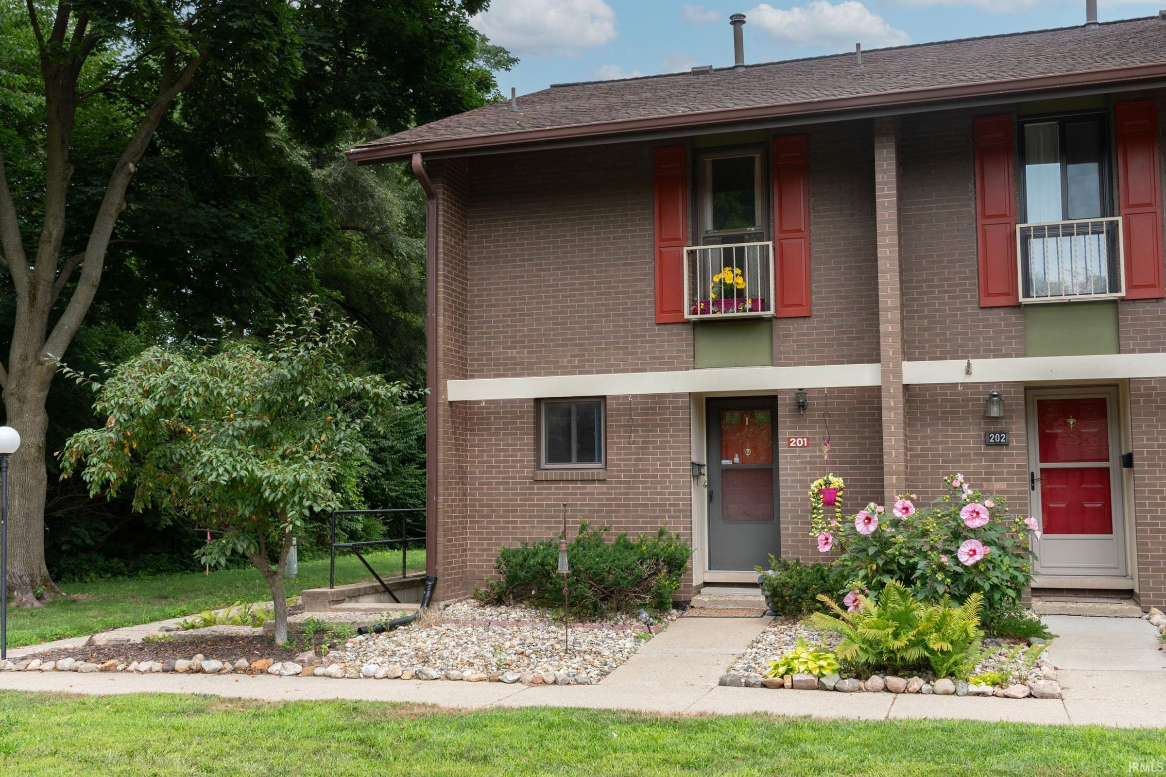 Homes for sale in South Bend, IN | 2500 Topsfield Rd Rd #201, South Bend, IN 46614 | MLS# 202530091