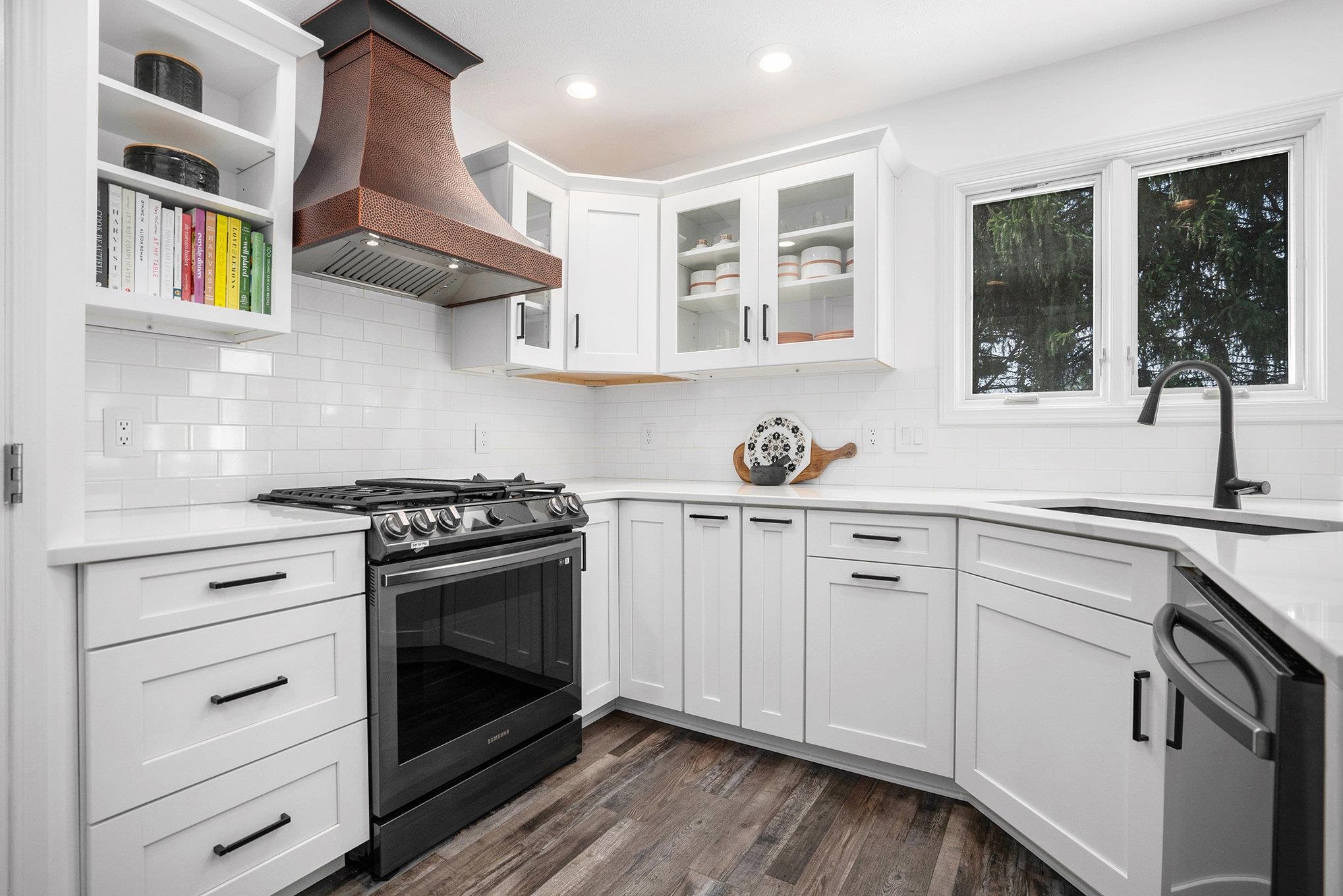 Photo 1 of 930 Ridgeview Drive