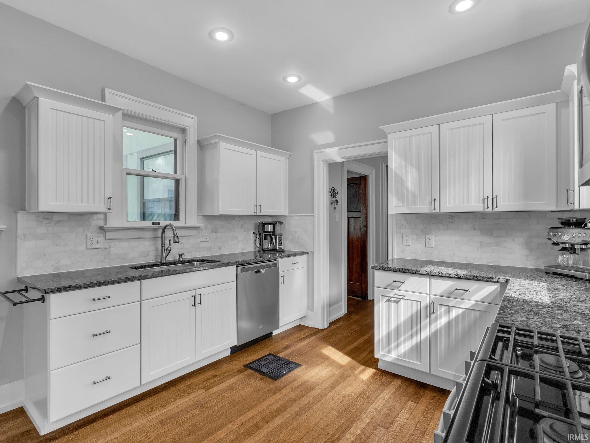 Photo 15 of 1227 W Berry Street