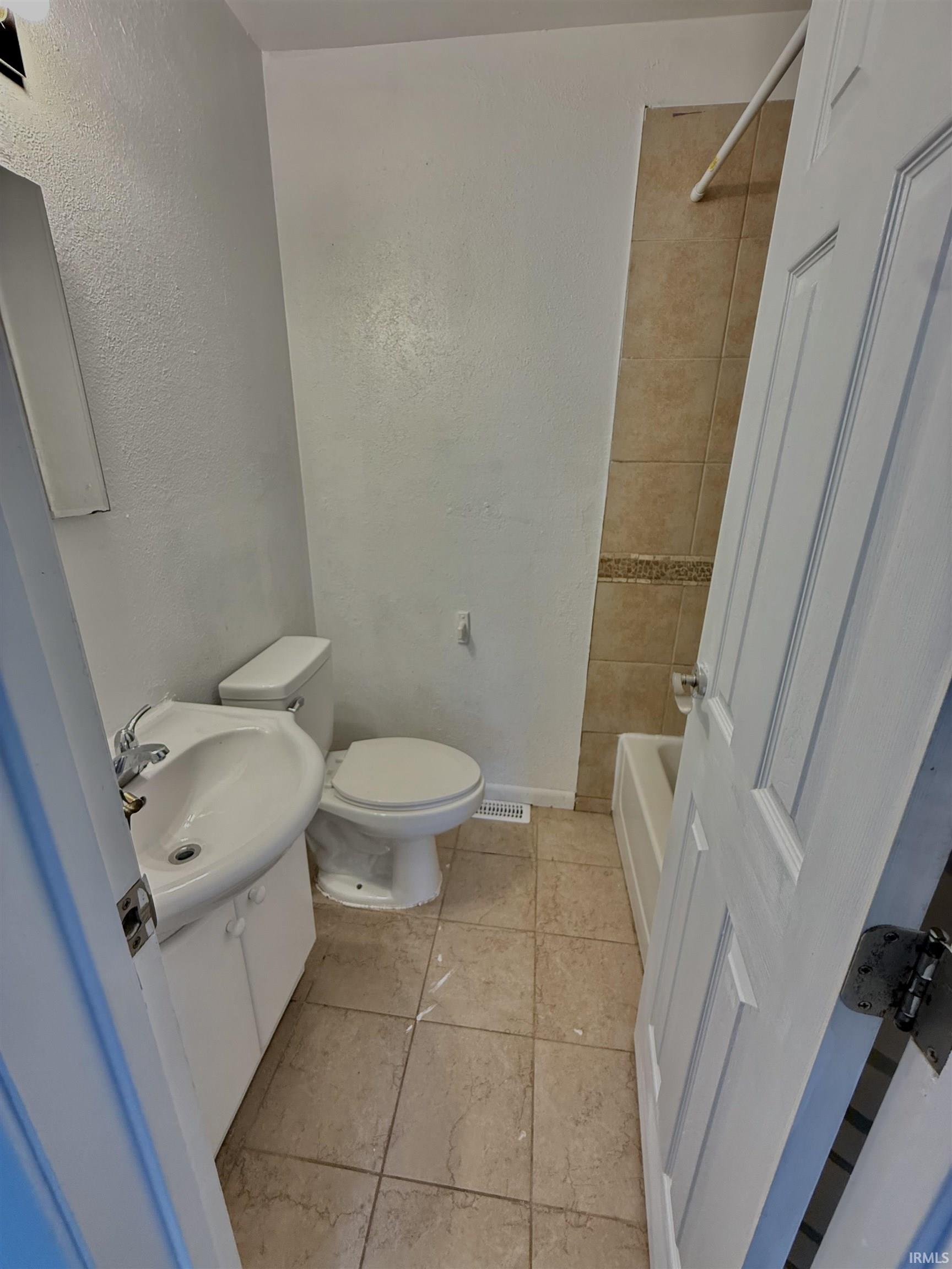 Photo 12 of 4816 hessen cassel Road