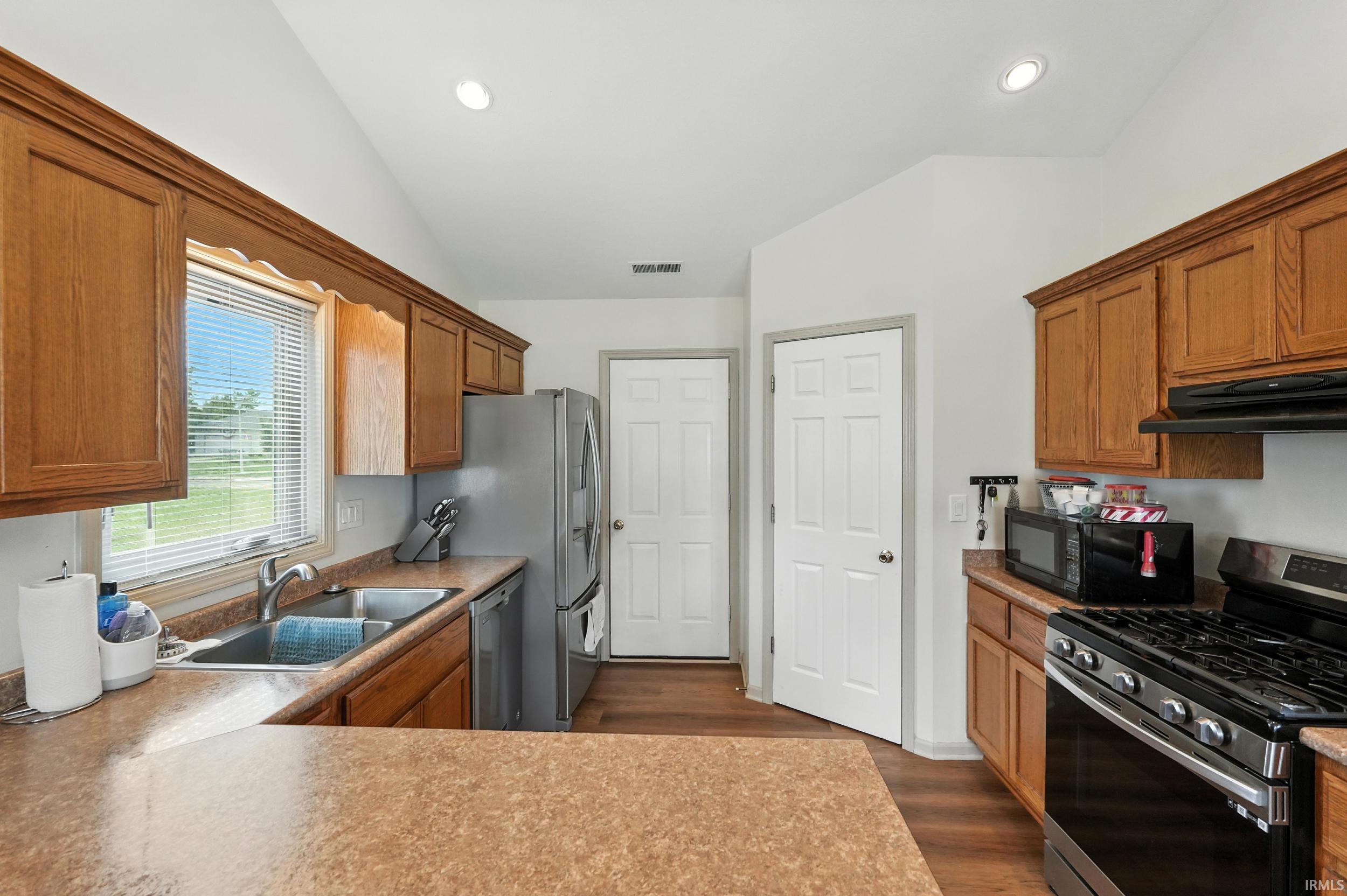 Photo 10 of 1410 S Duesenberg Drive