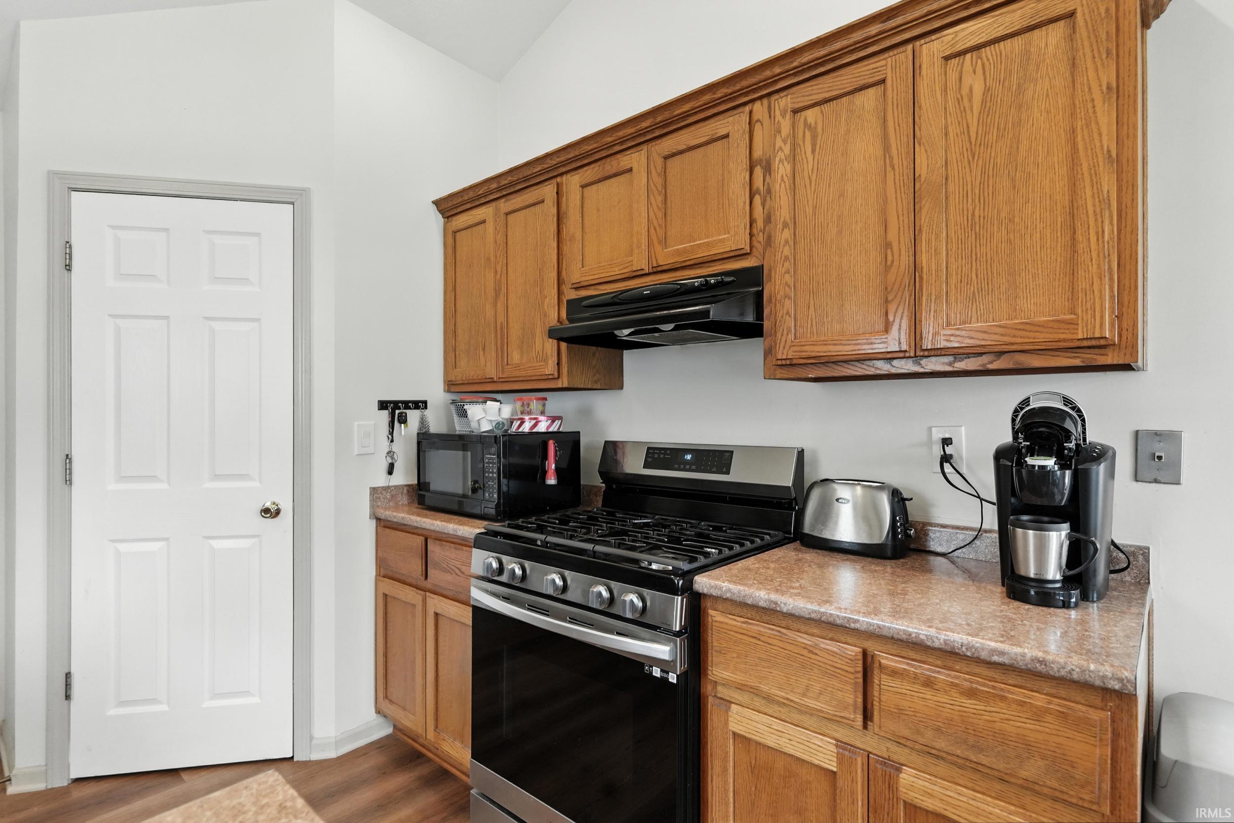 Photo 11 of 1410 S Duesenberg Drive