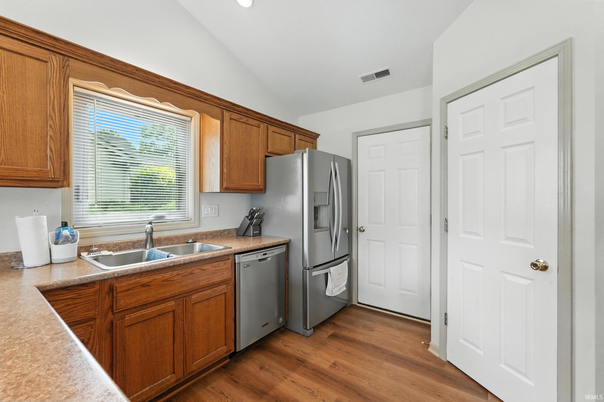 Photo 12 of 1410 S Duesenberg Drive