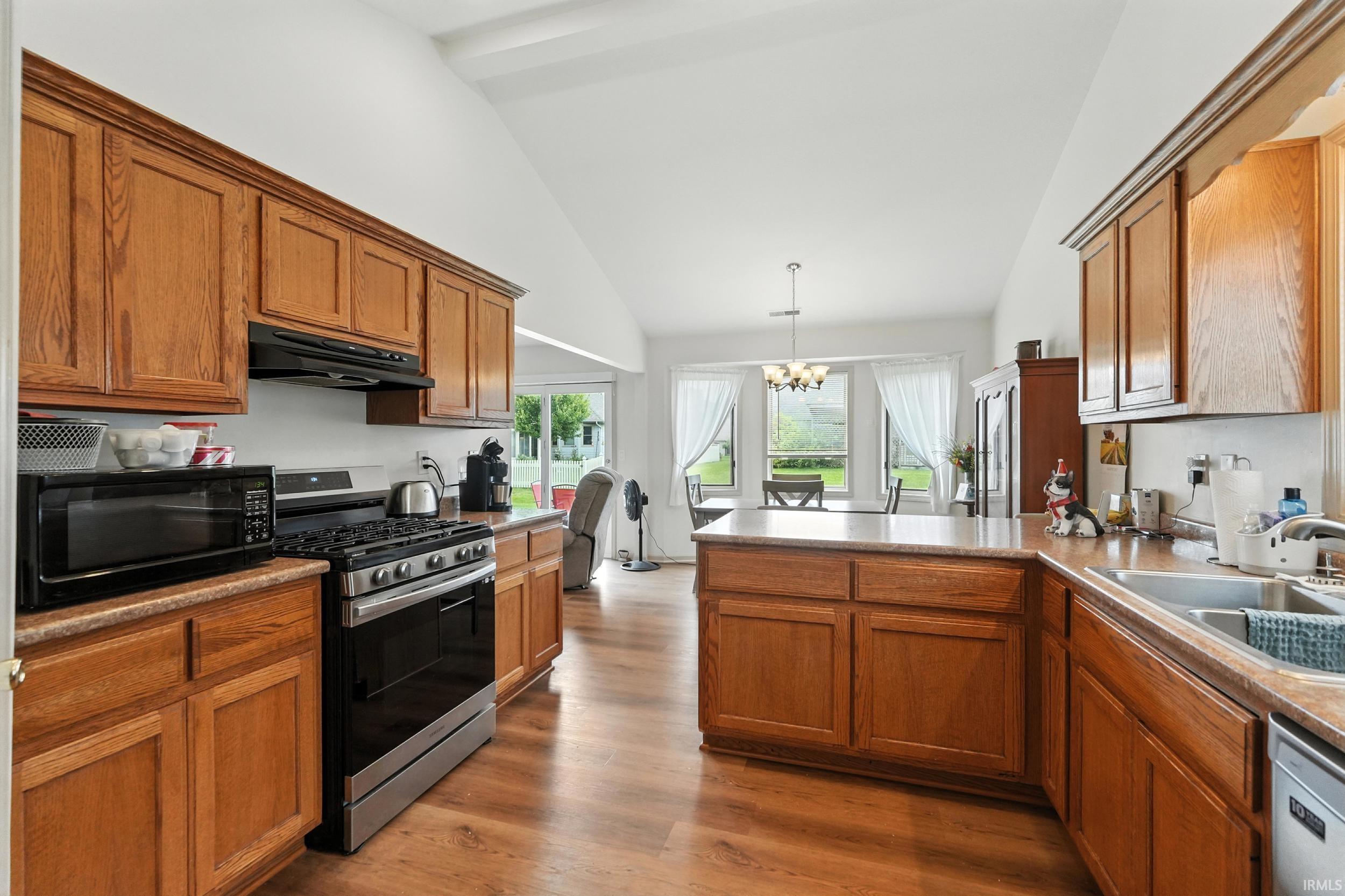 Photo 15 of 1410 S Duesenberg Drive