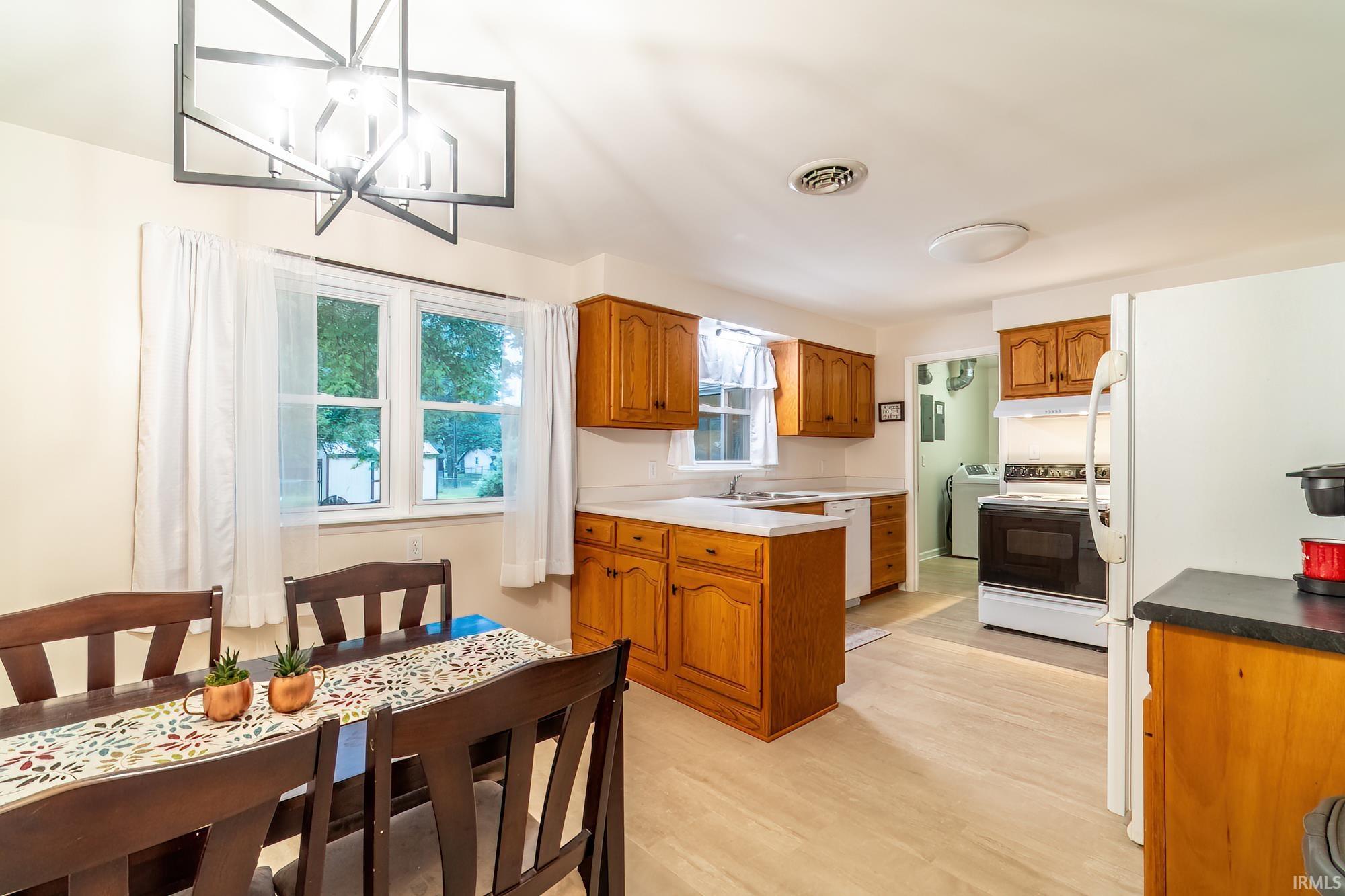 Photo 5 of 6616 Arnel Avenue