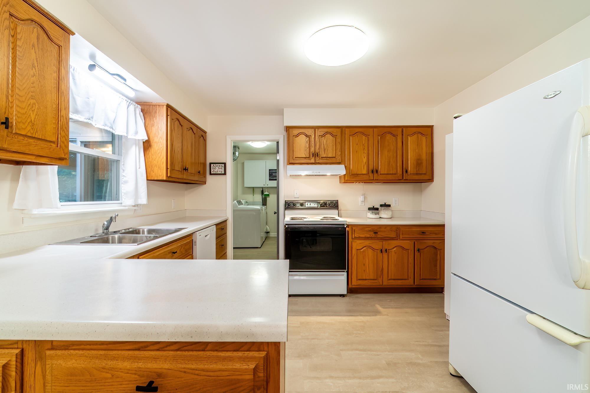 Photo 6 of 6616 Arnel Avenue