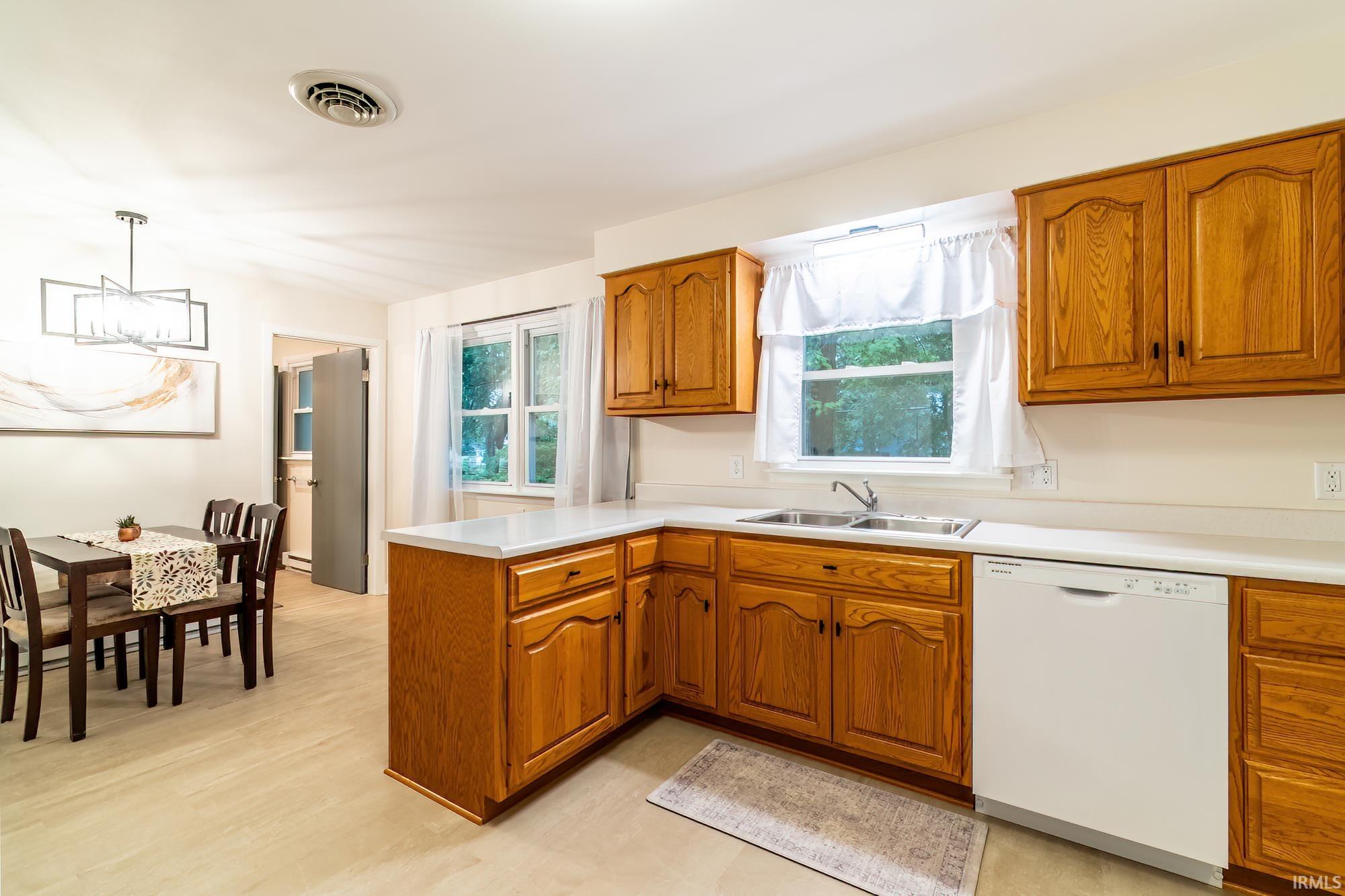 Photo 7 of 6616 Arnel Avenue
