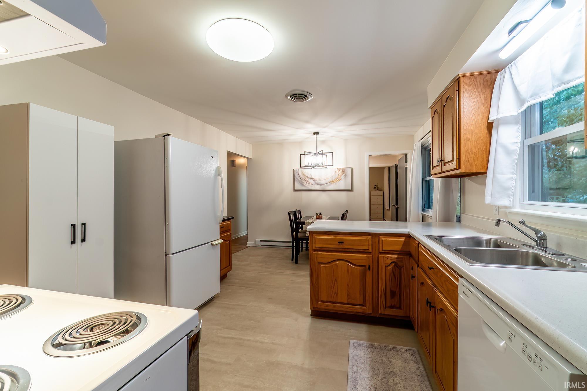 Photo 8 of 6616 Arnel Avenue