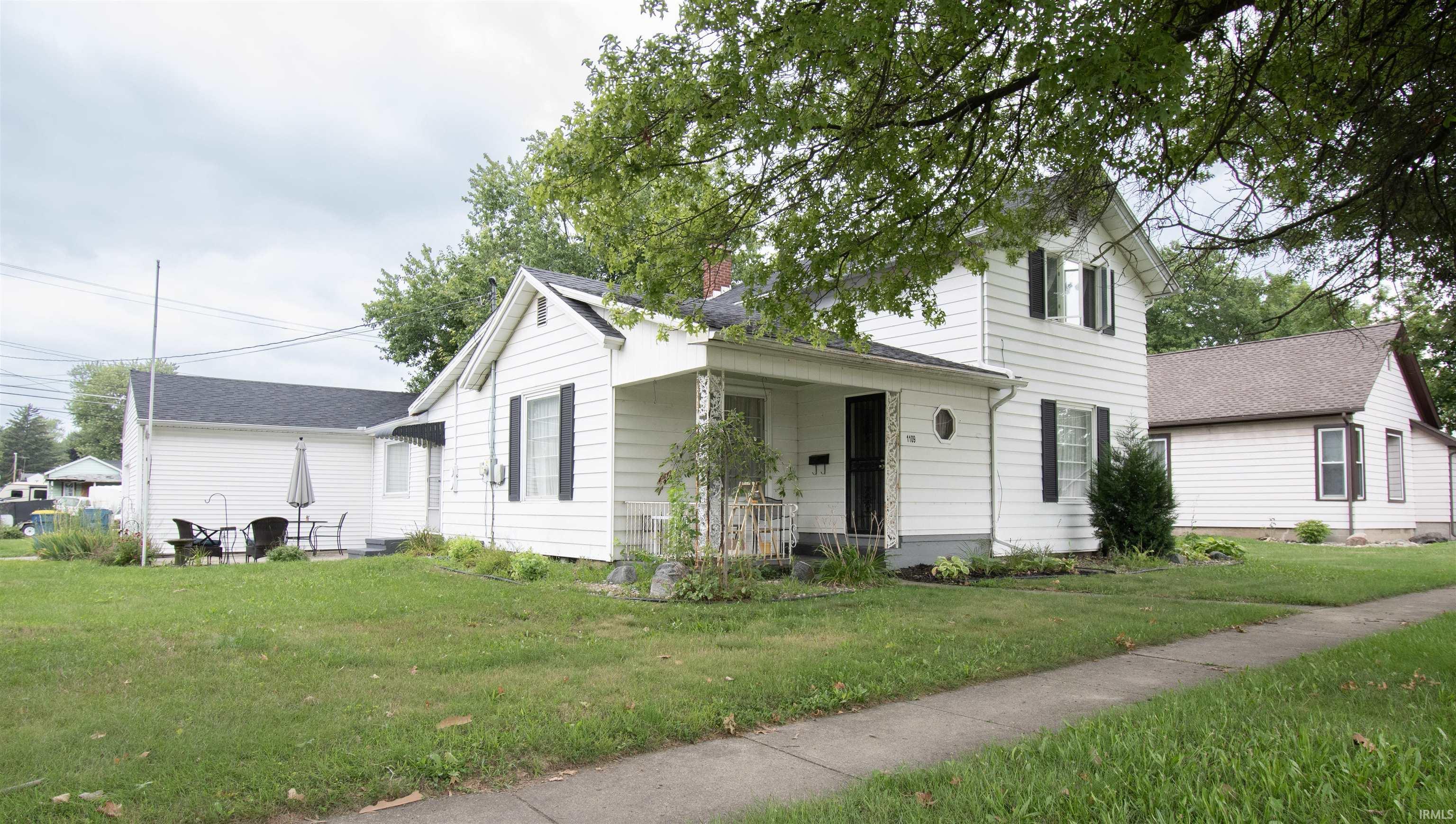 Photo 4 of 1109 S Van Buren Street