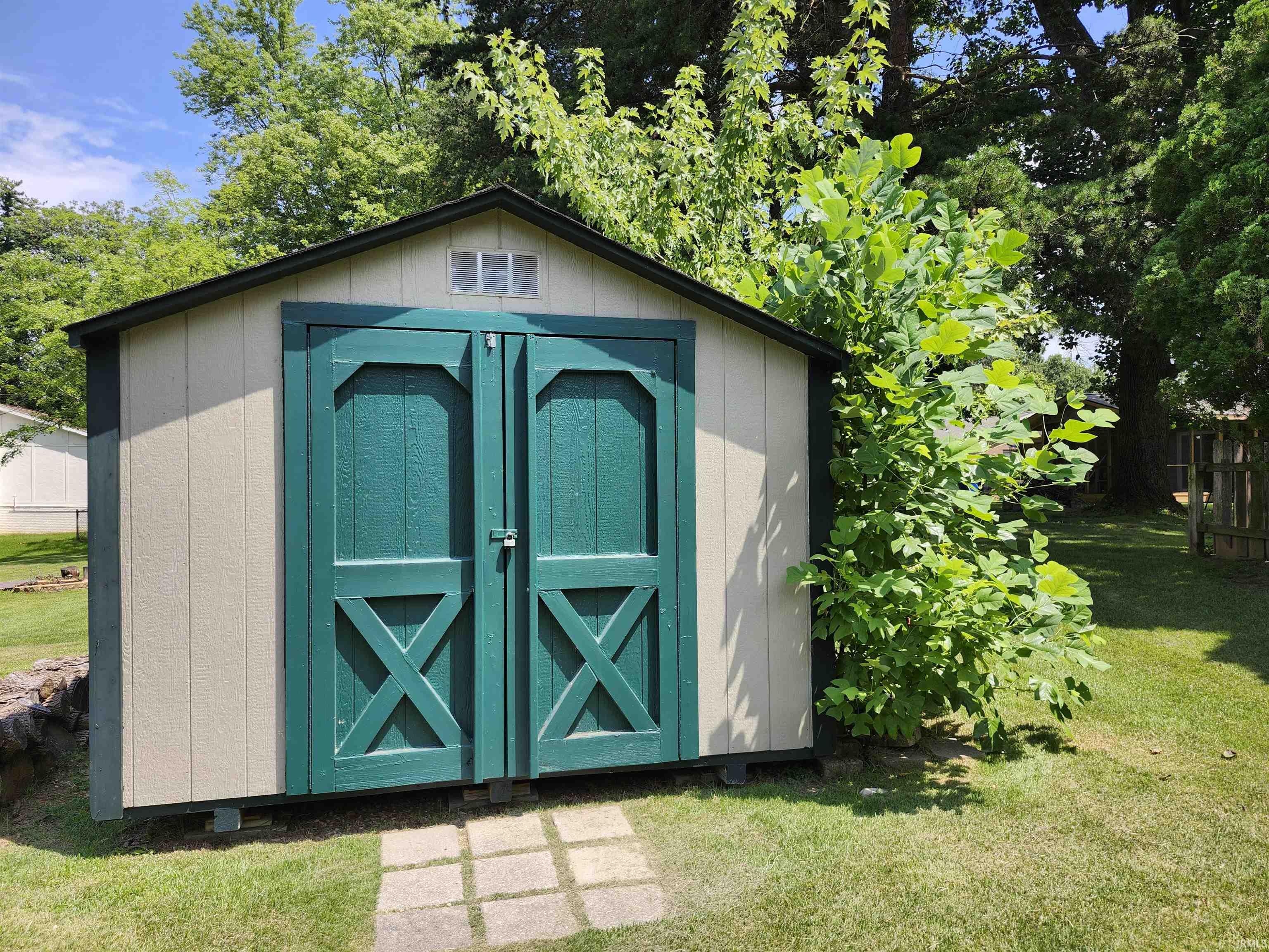 Homes for sale in Newburgh, IN | 6044 Cypress Ct, Newburgh, IN 47630 | MLS# 202530462