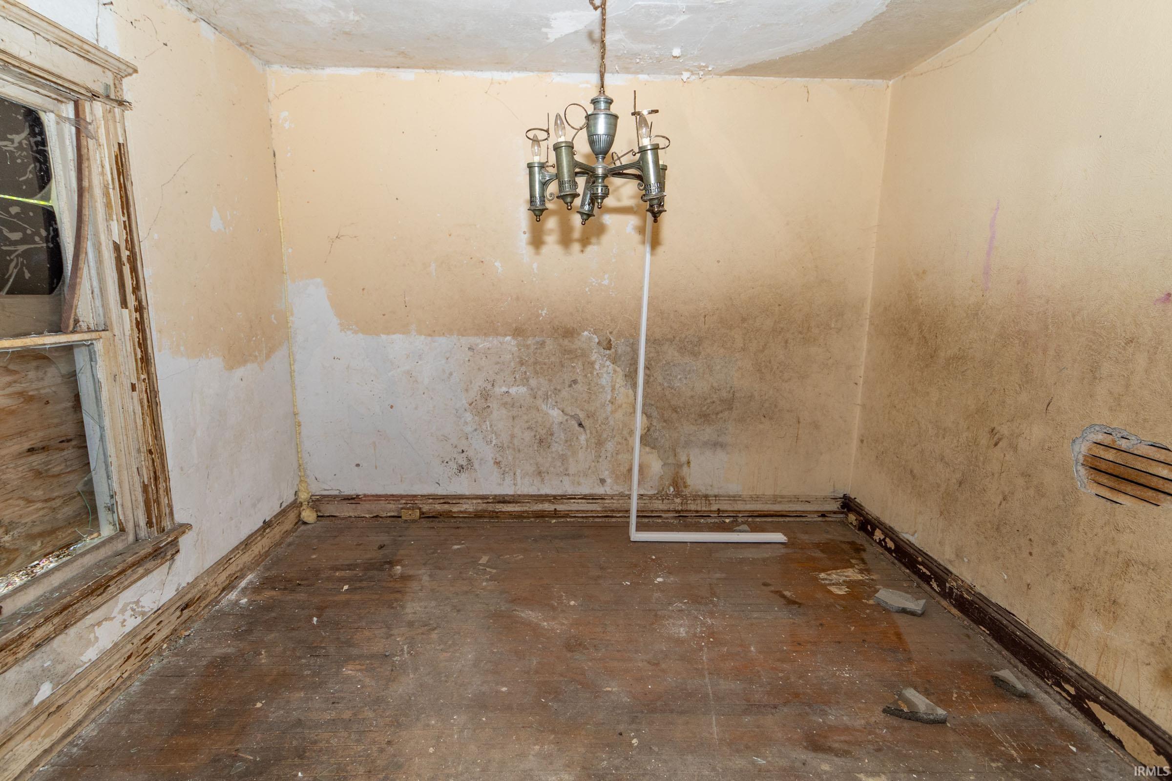 Homes for sale in South Bend, IN | 529 Euclid Ave, South Bend, IN 46628 | MLS# 202530500