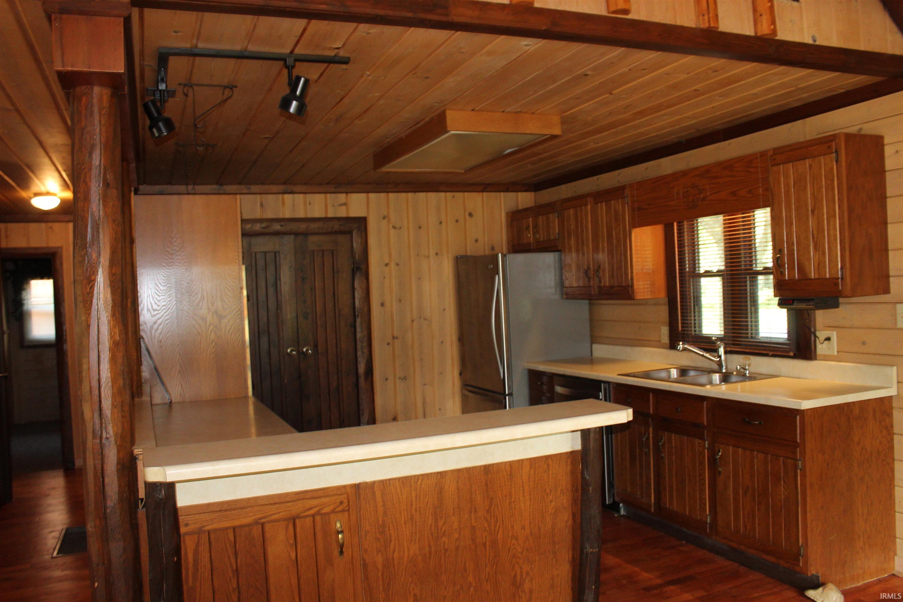 Photo 9 of 475 E 280 N