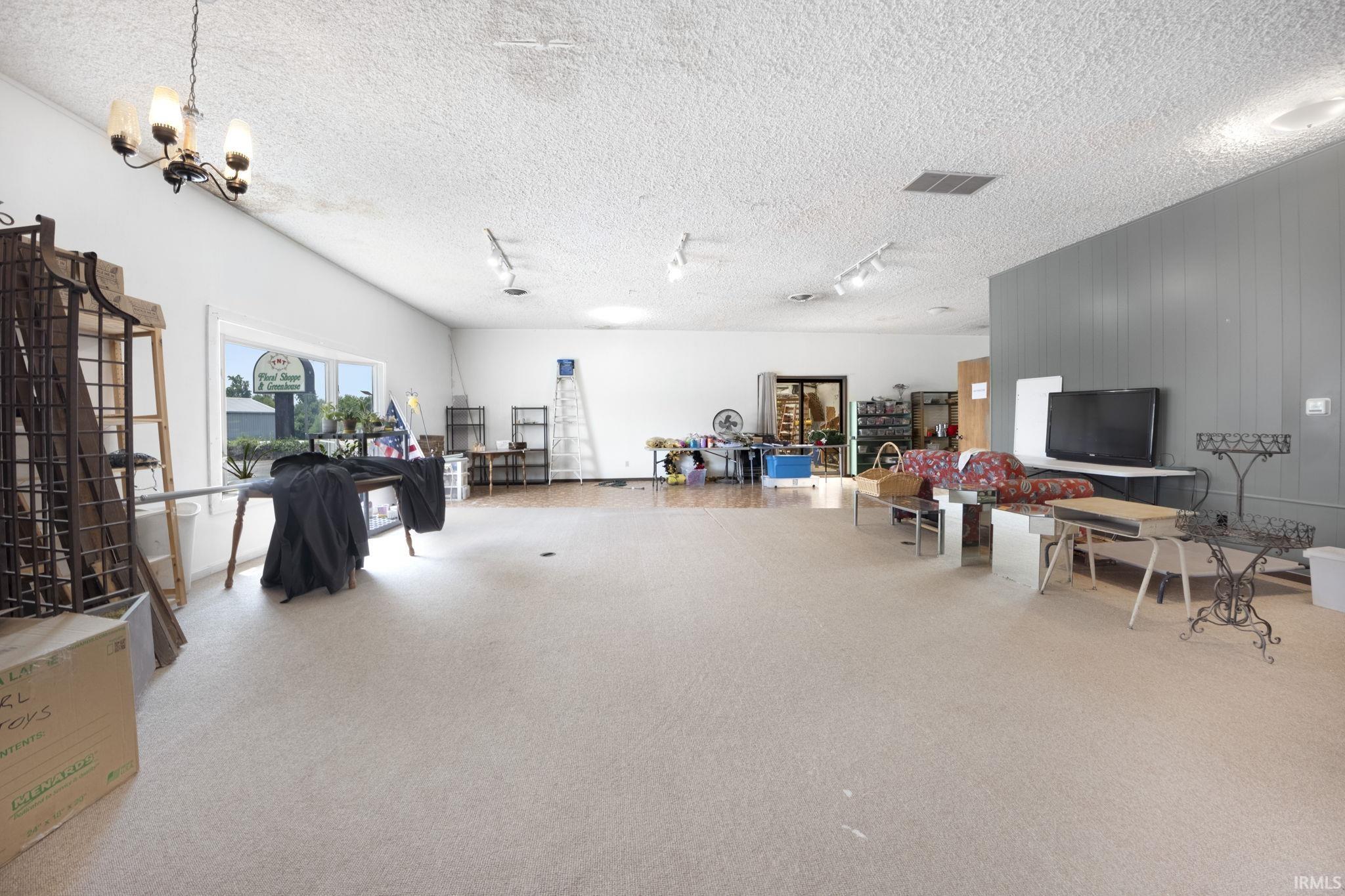 Photo 17 of 550 W Old Trail Road