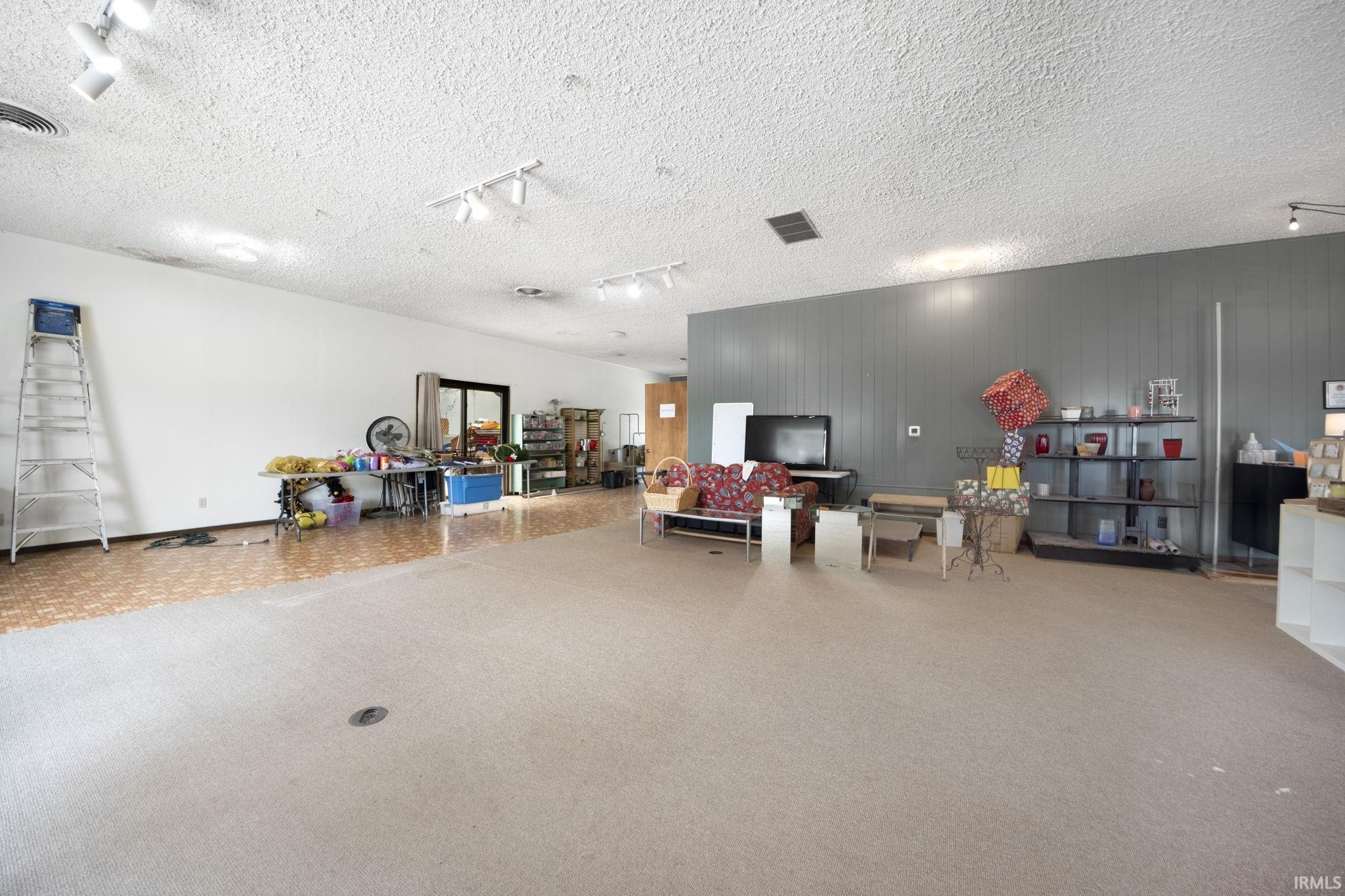 Photo 18 of 550 W Old Trail Road