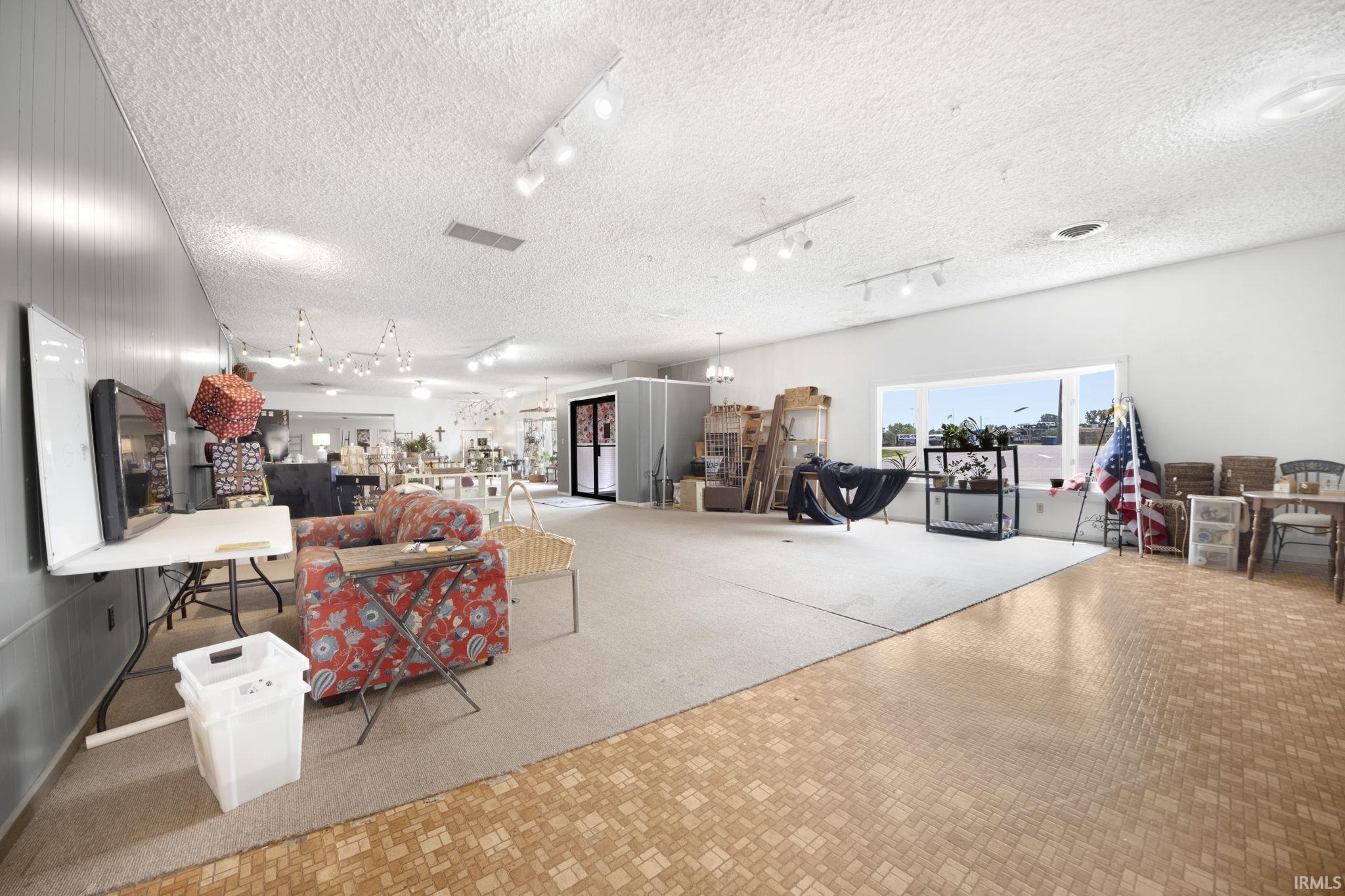 Photo 19 of 550 W Old Trail Road