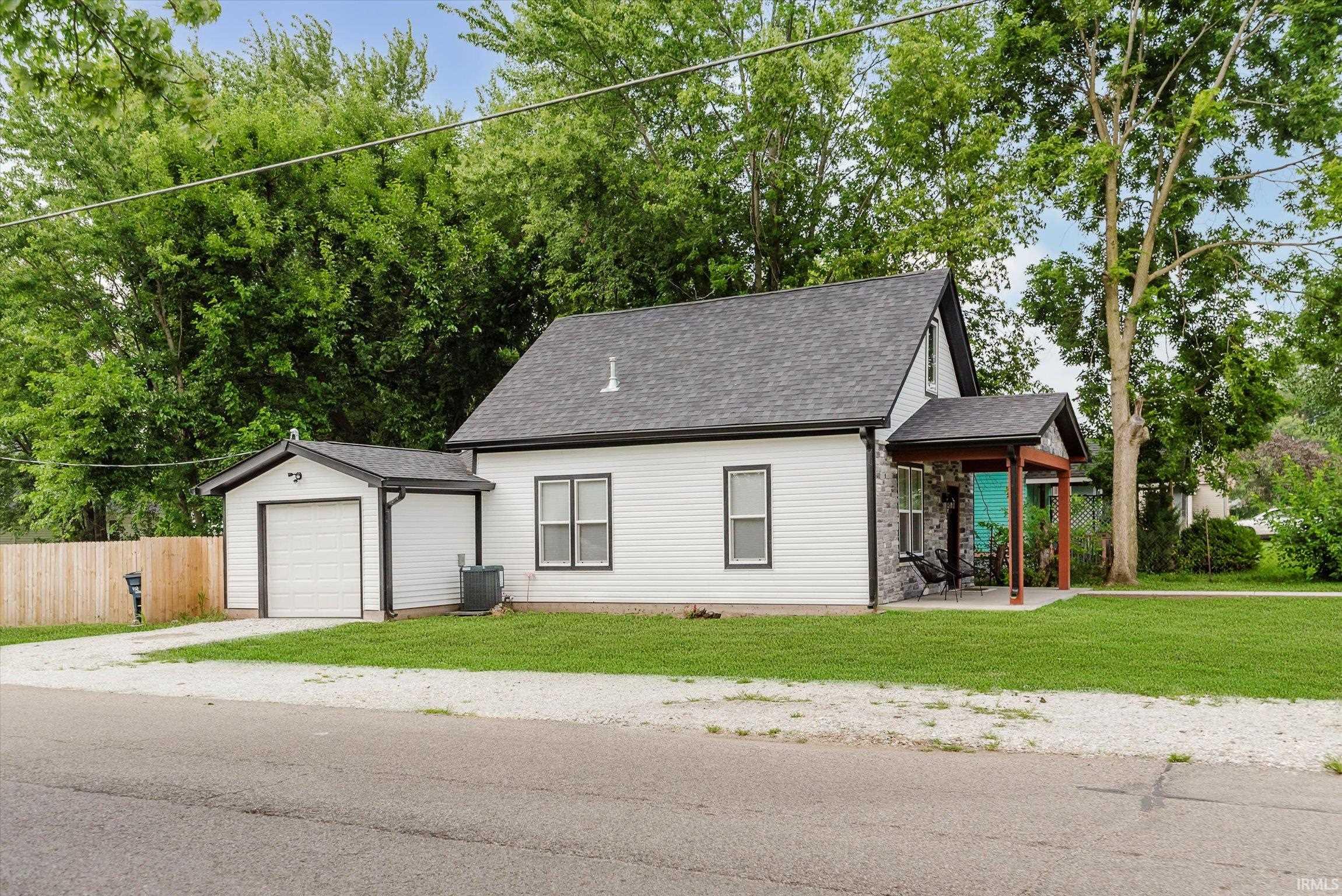 Homes for sale in Frankfort, IN | 902 Rossville Ave, Frankfort, IN 46041 | MLS# 202530892