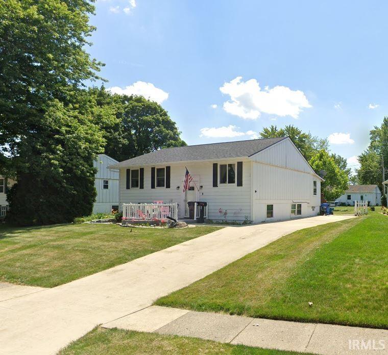 Homes for sale in Columbia, IN | 8 Jeffrey Dr, Columbia, IN 46725 | MLS# 202530923