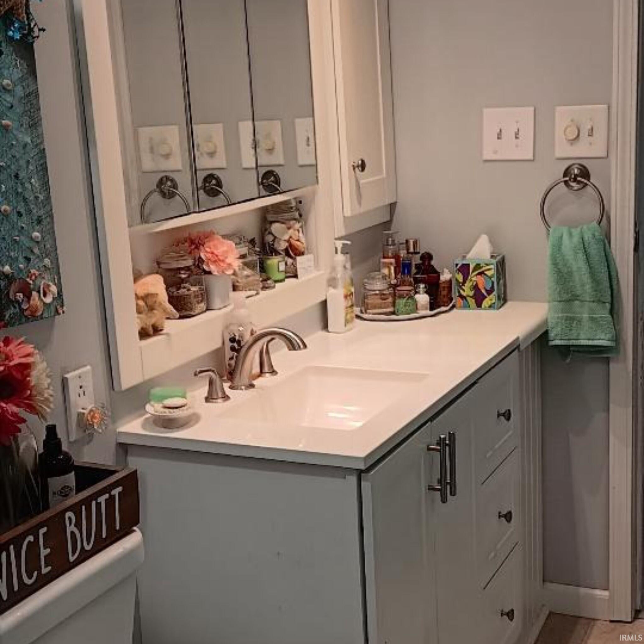 Homes for sale in Columbia, IN | 8 Jeffrey Dr, Columbia, IN 46725 | MLS# 202530923