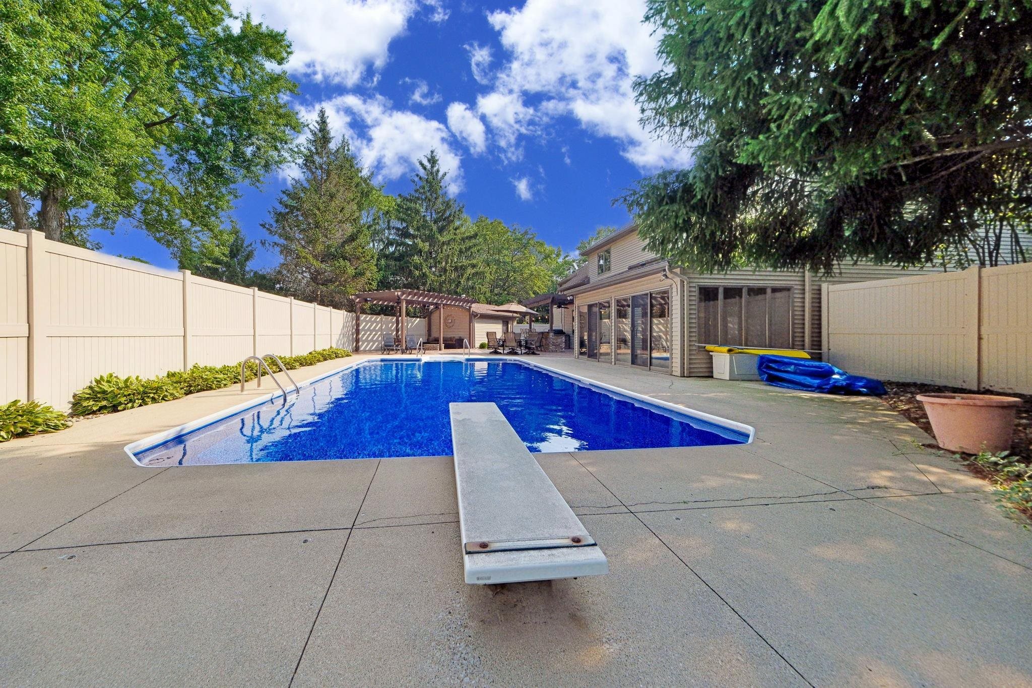 Photo 11 of 1114 Beechwood Drive