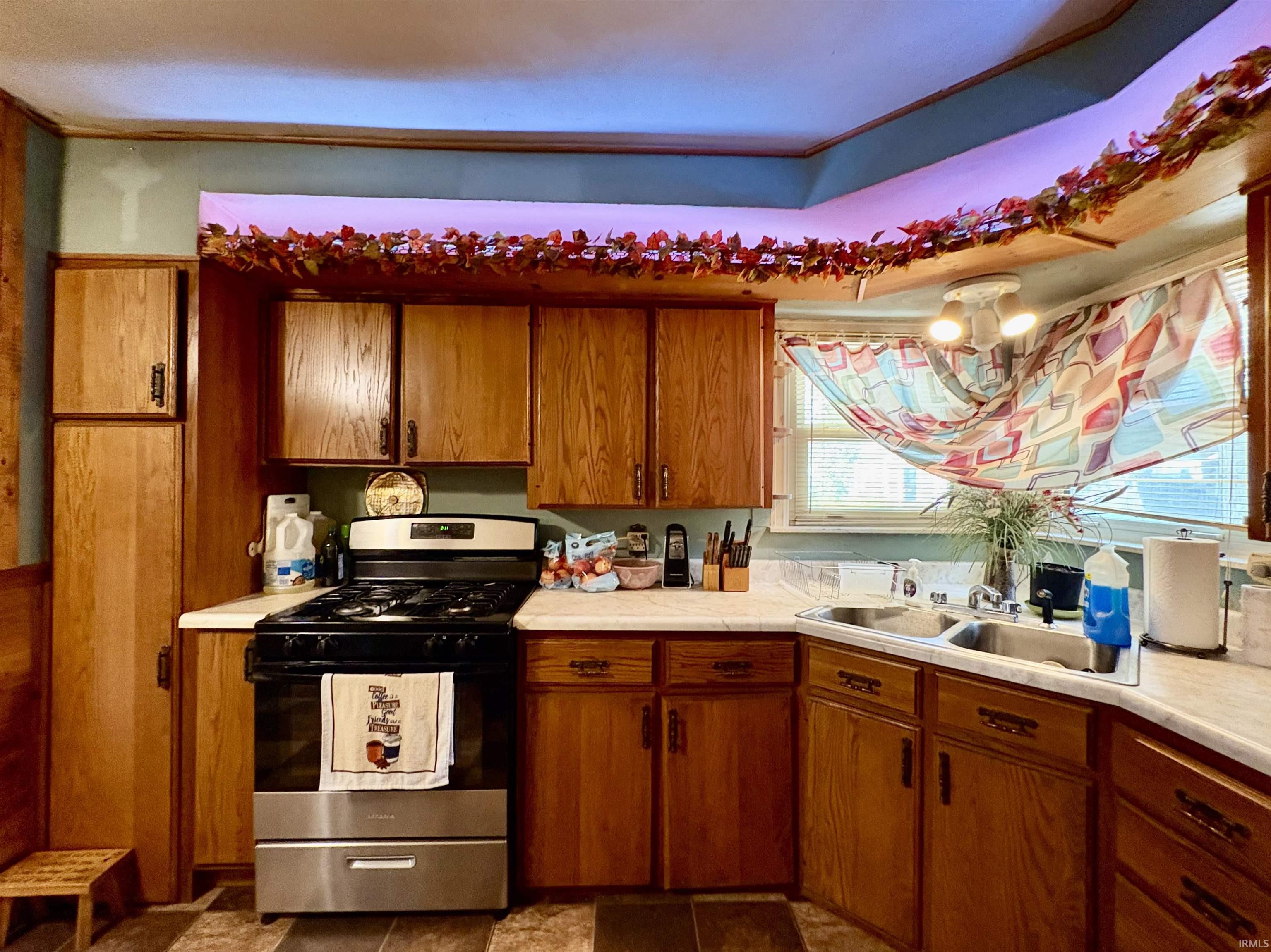 Photo 13 of 516 E Townley Street