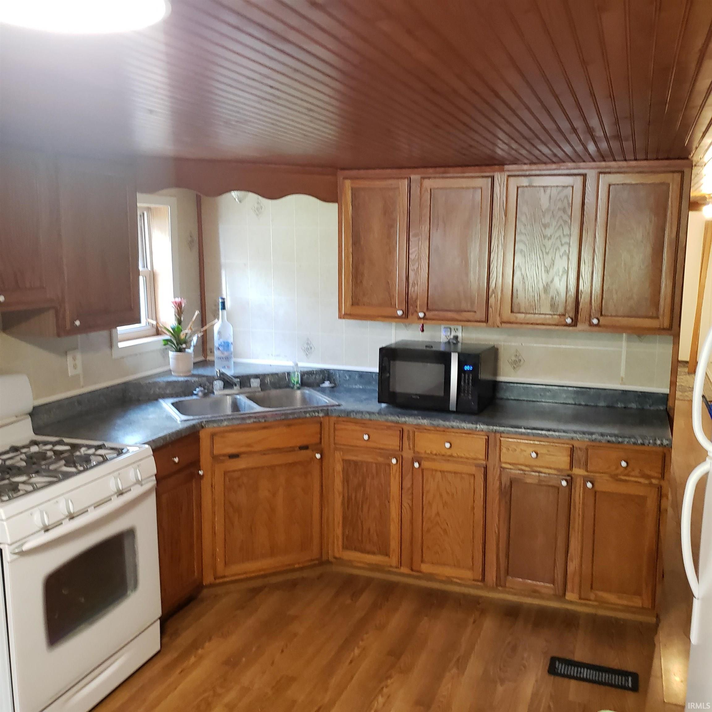 Homes for sale in Knox, IN | 1640 E 625 S, Knox, IN 46534 | MLS# 202531281