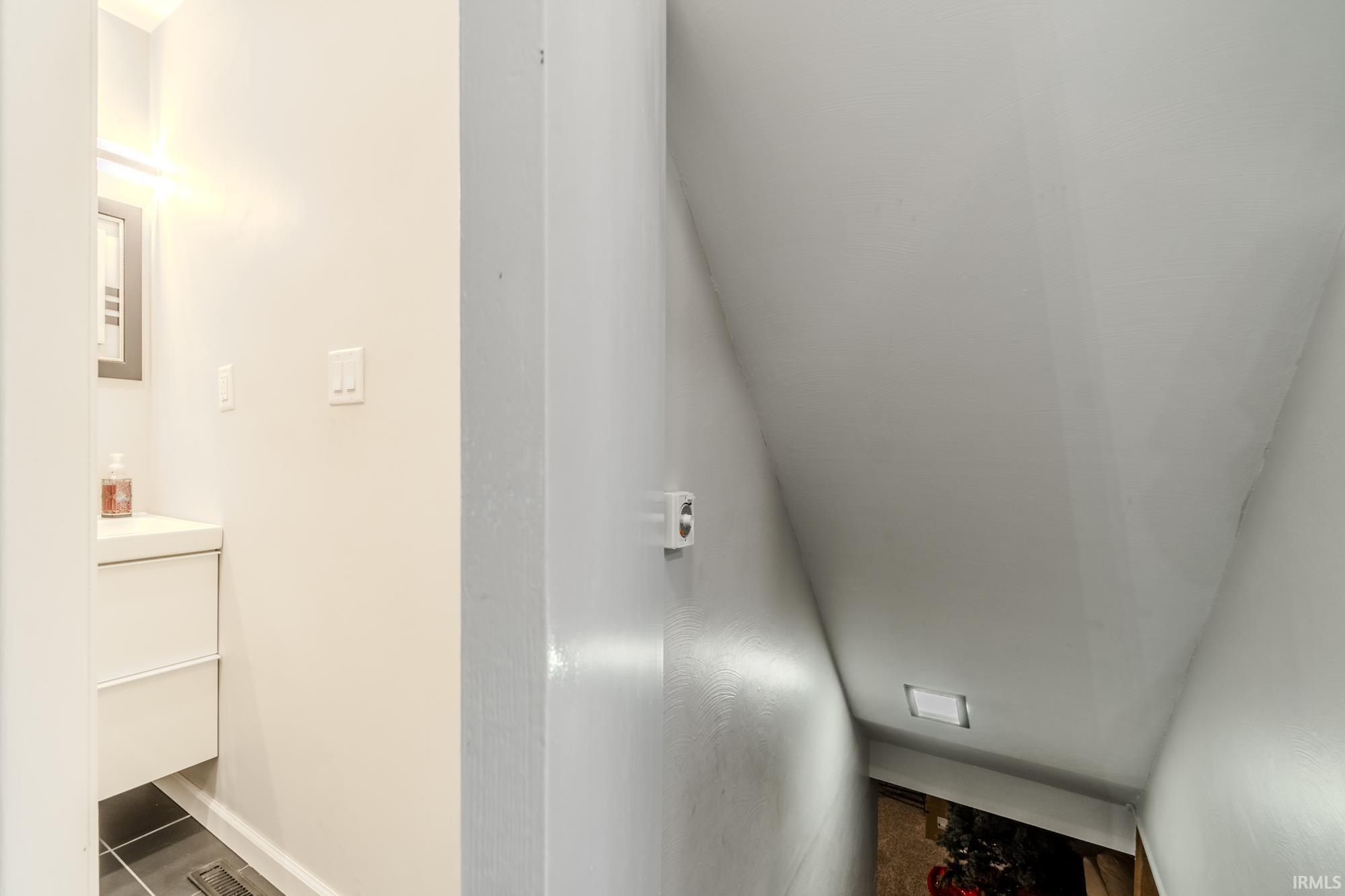 Photo 10 of 14408 Leo Road