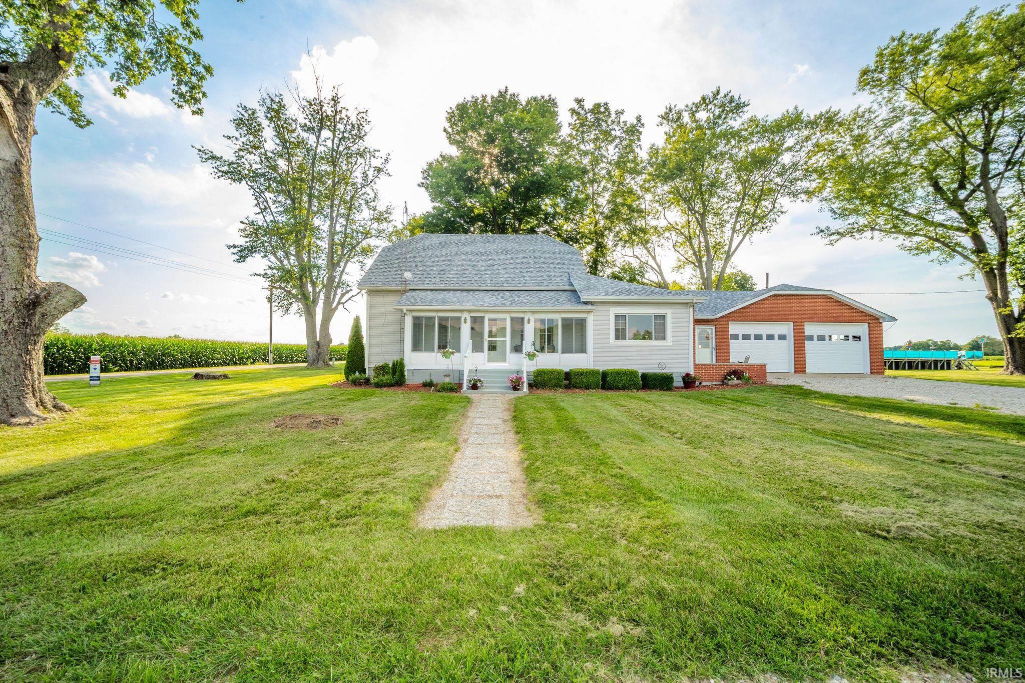 Homes for sale in Mooreland, IN | 5834 E County Road 400, Mooreland, IN 47360 | MLS# 202531423