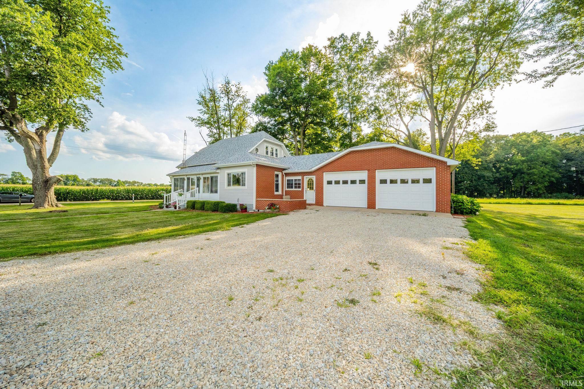 Homes for sale in Mooreland, IN | 5834 E County Road 400, Mooreland, IN 47360 | MLS# 202531423