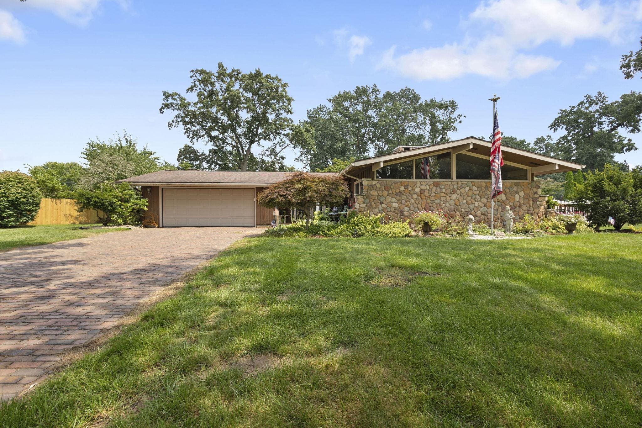 Homes for sale in Elkhart, IN | 56882 Brightwood Blvd, Elkhart, IN 46516 | MLS# 202531451