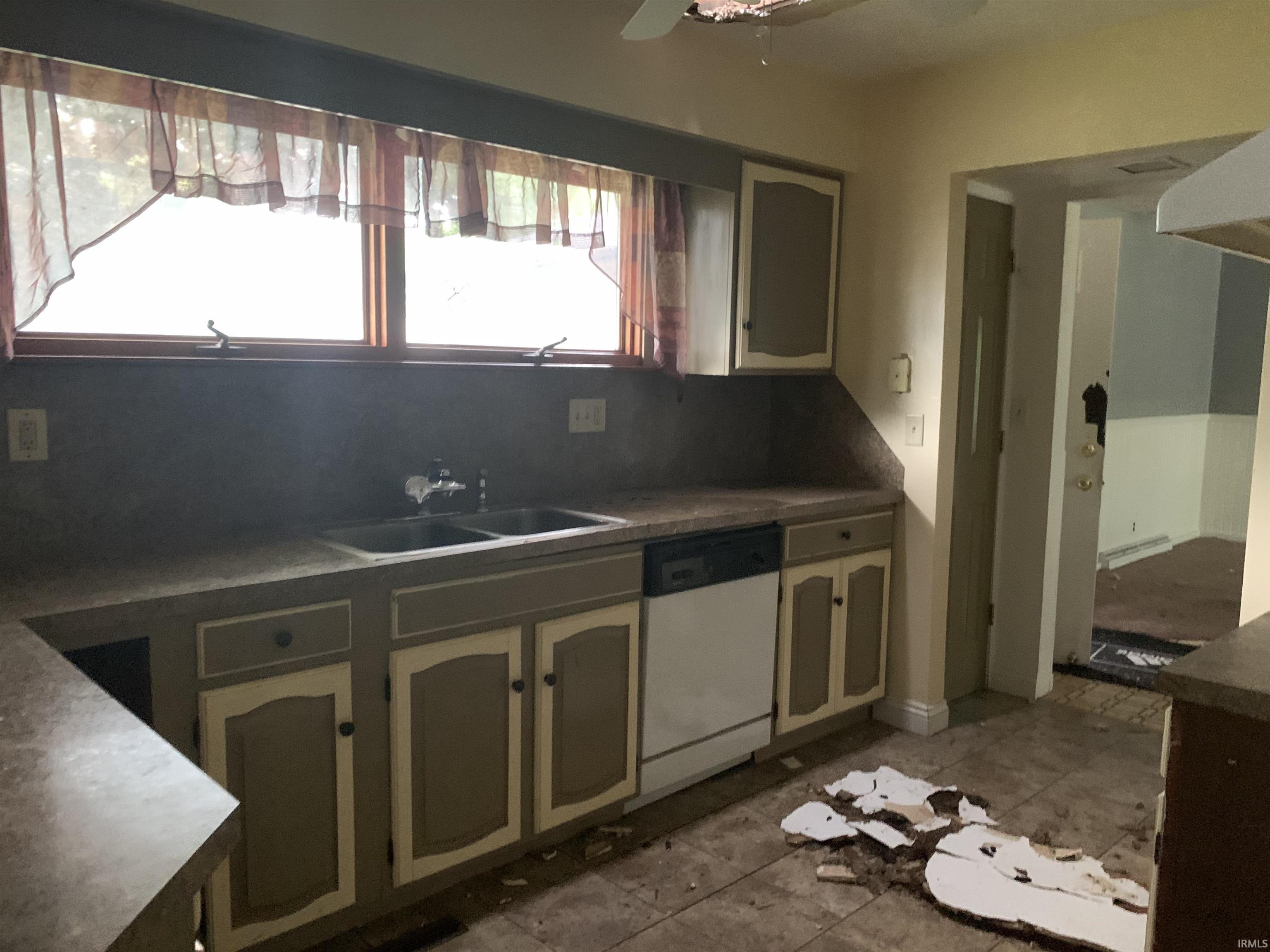 Photo 4 of 1202 S Shore Drive