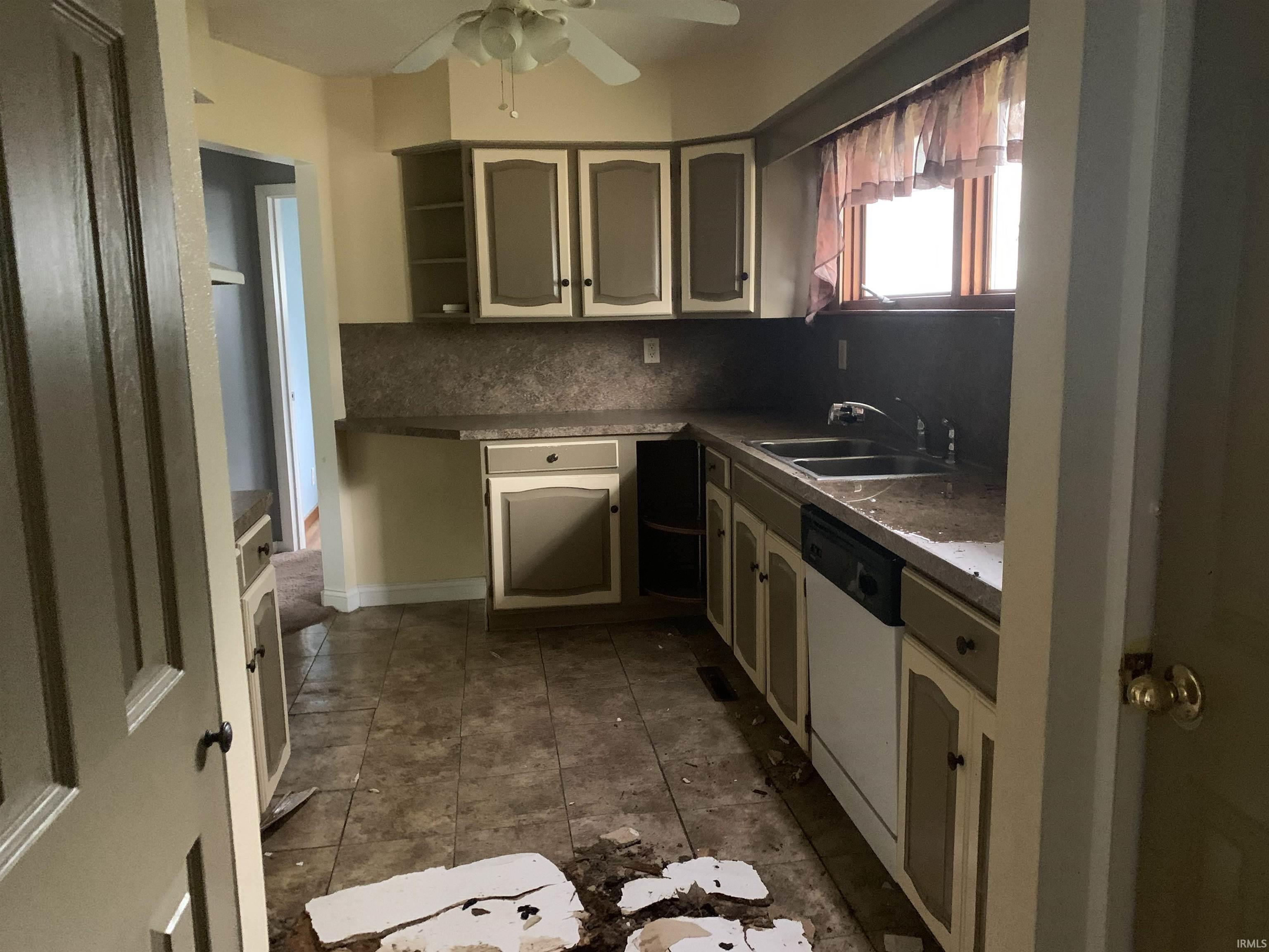 Photo 5 of 1202 S Shore Drive