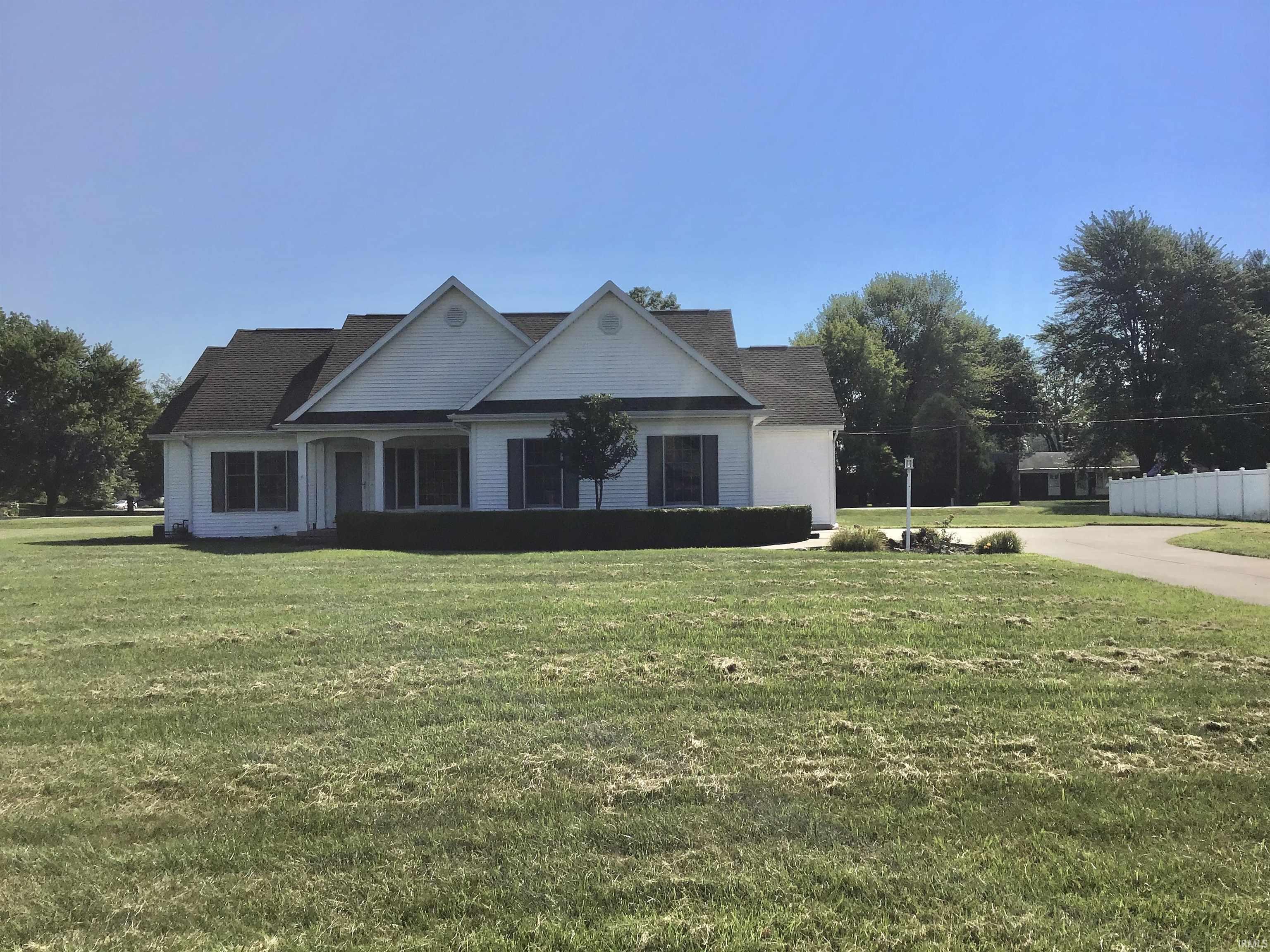 Homes for sale in Rochester, IN | 1573 Briar Ln, Rochester, IN 46975 | MLS# 202531663