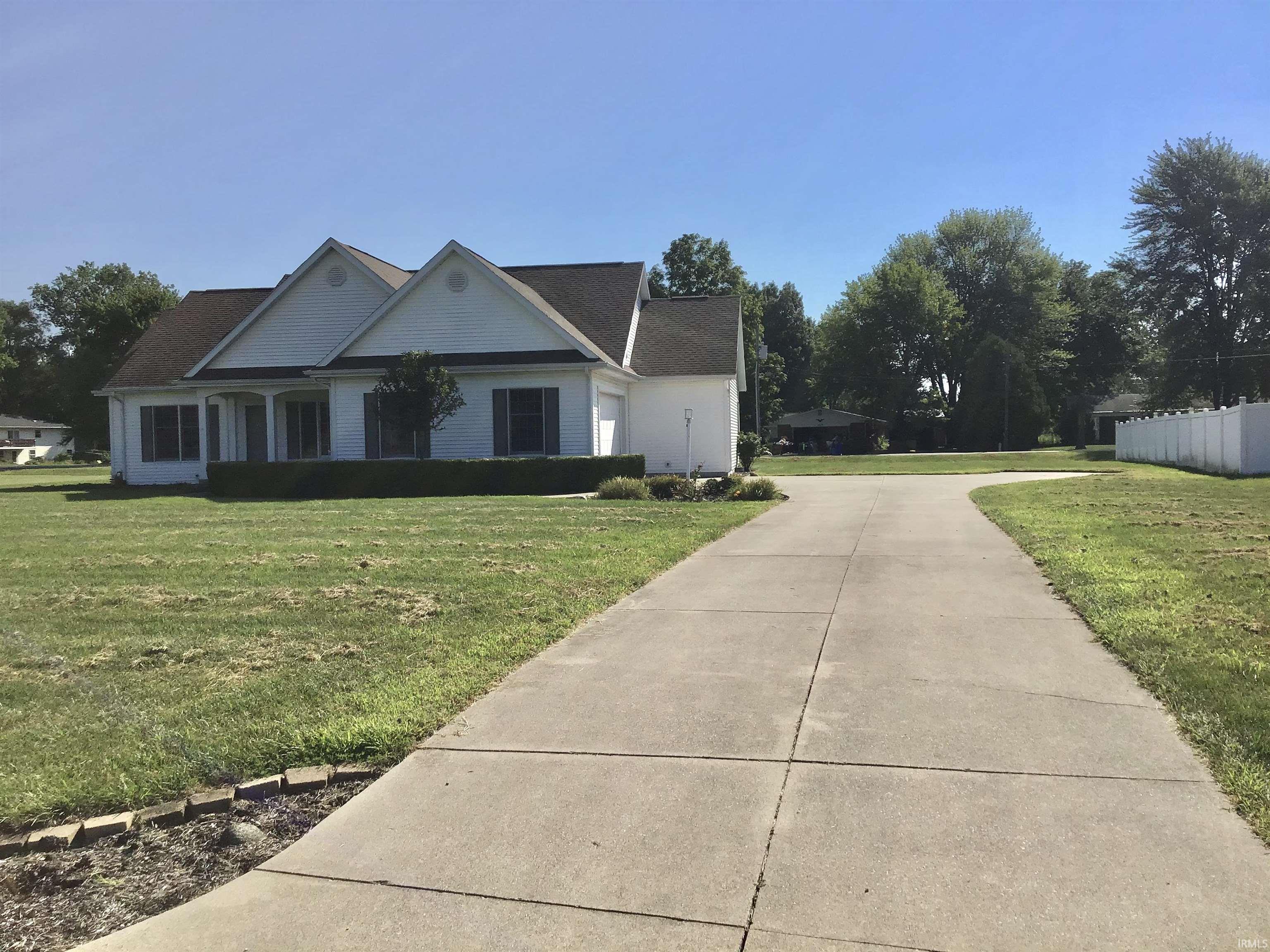 Homes for sale in Rochester, IN | 1573 Briar Ln, Rochester, IN 46975 | MLS# 202531663