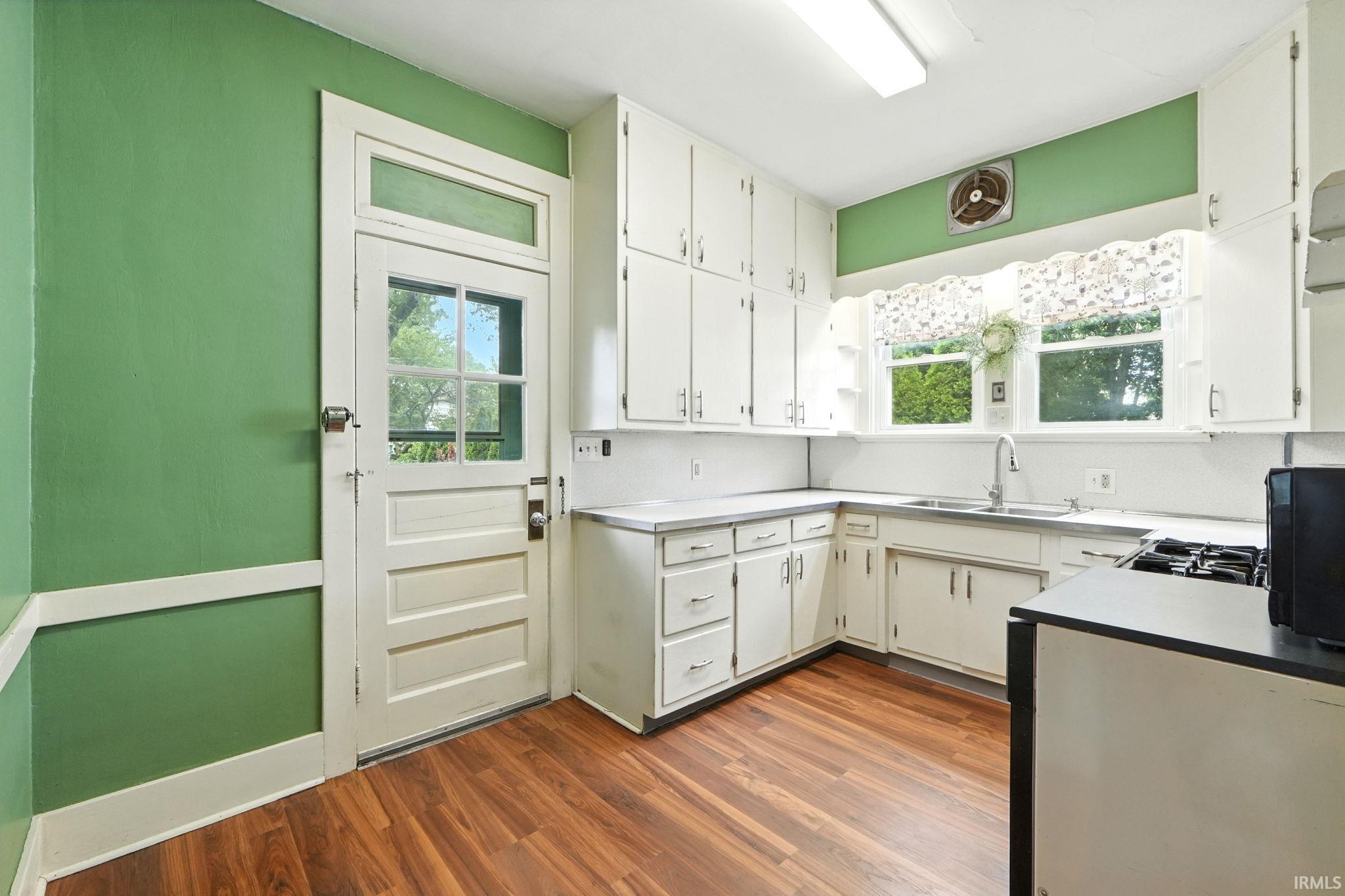 Photo 10 of 1928 Lawndale Drive