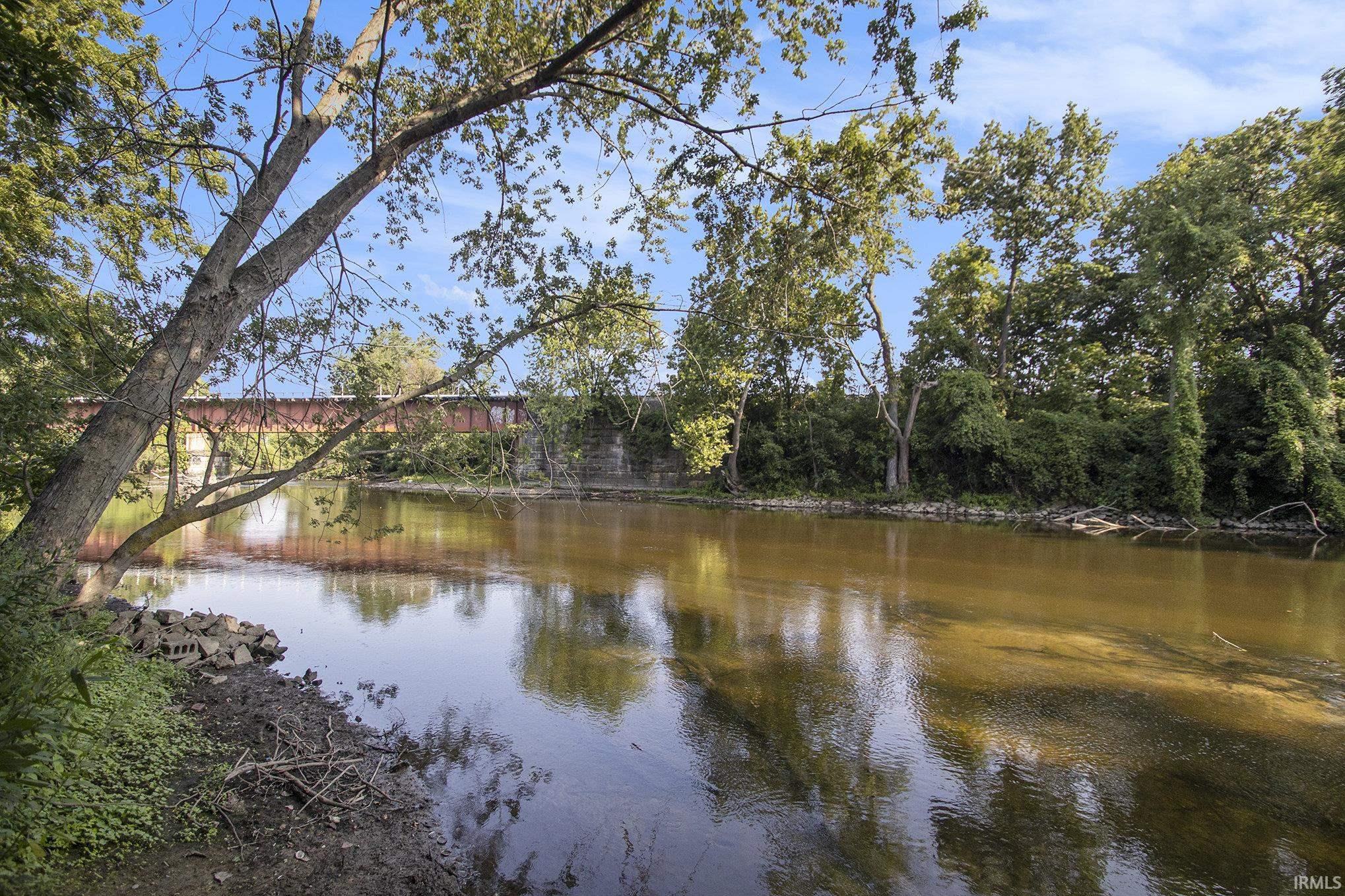 Photo 24 of 733 Princeton Avenue