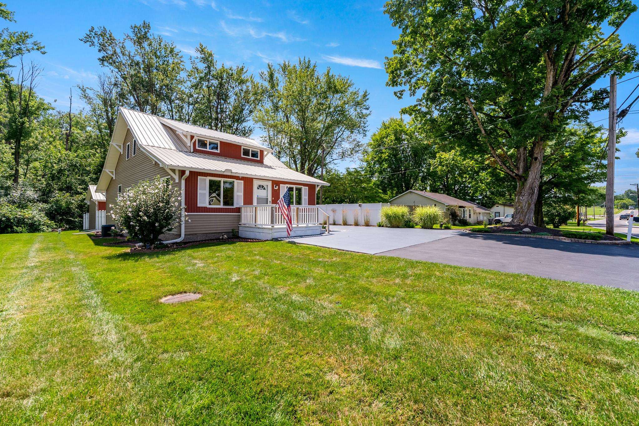 Homes for sale in Syracuse, IN | 8629 E Hatchery Rd, Syracuse, IN 46567 | MLS# 202531837