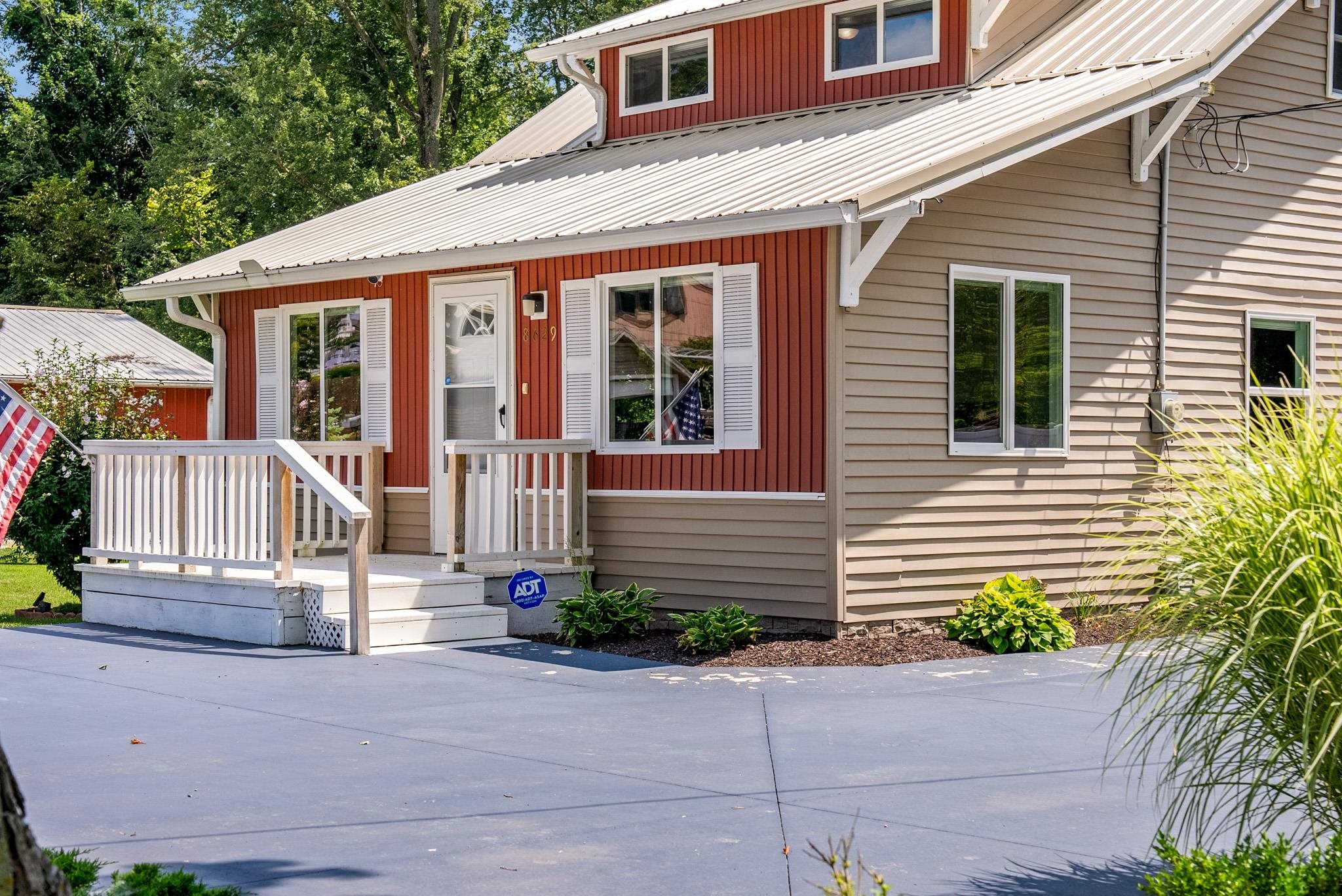 Homes for sale in Syracuse, IN | 8629 E Hatchery Rd, Syracuse, IN 46567 | MLS# 202531837