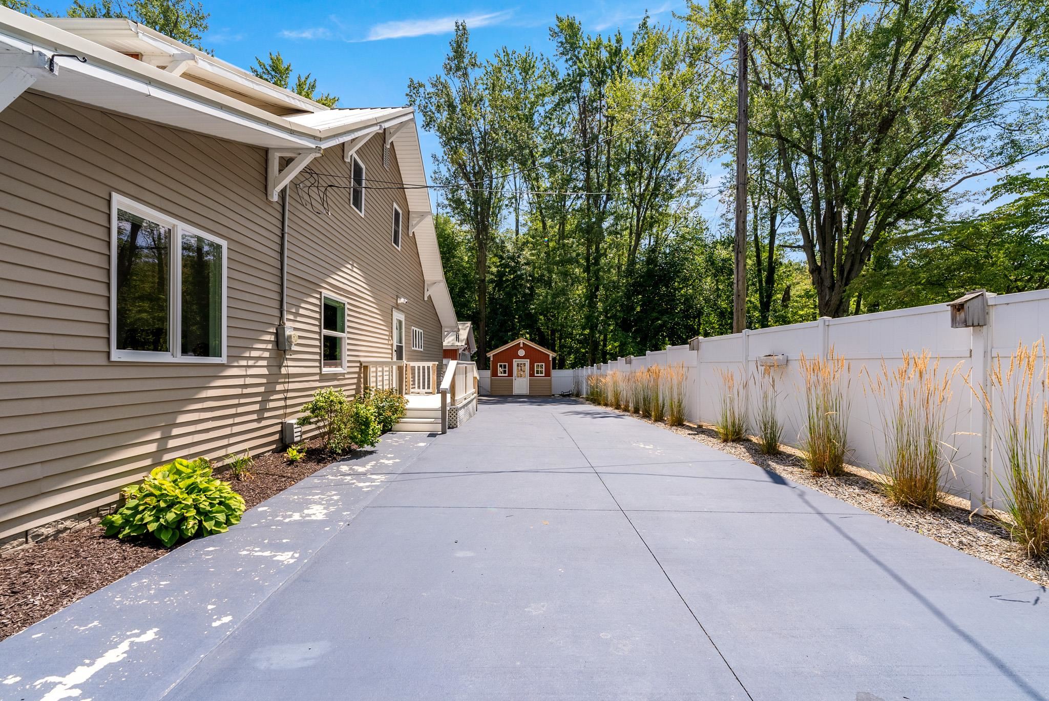 Photo 5 of 8629 E Hatchery Road