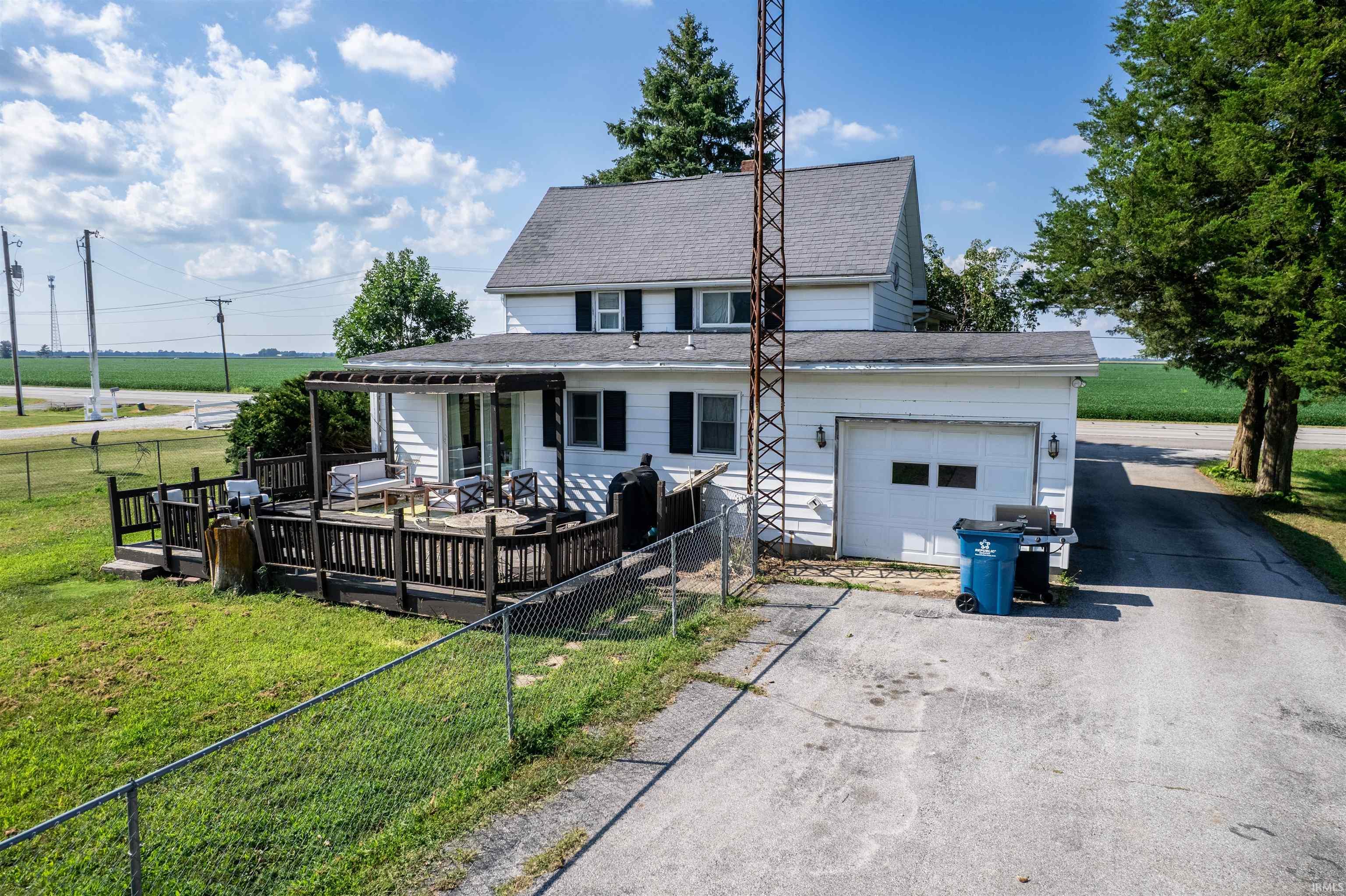 Homes for sale in Fairmount, IN | 560 E 900 S, Fairmount, IN 46928 | MLS# 202531844