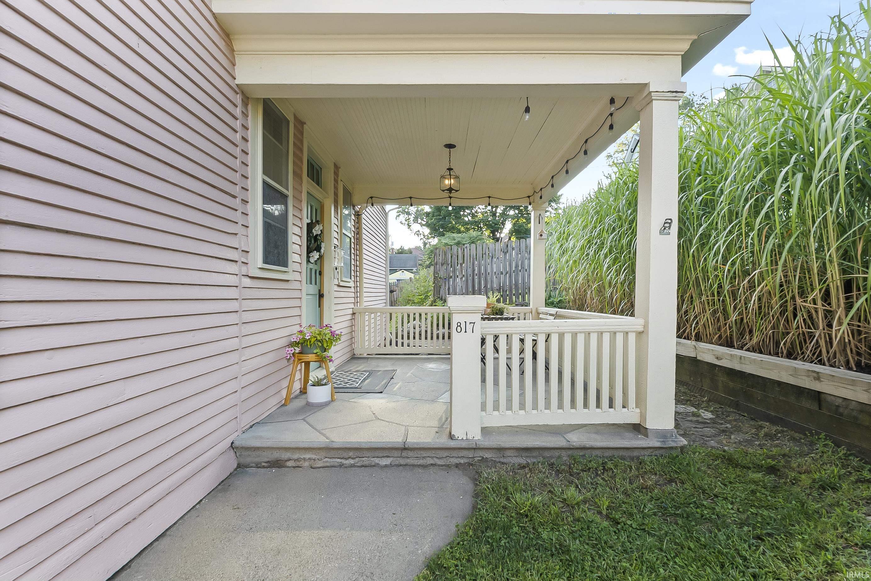 Photo 2 of 817 Nelson Street