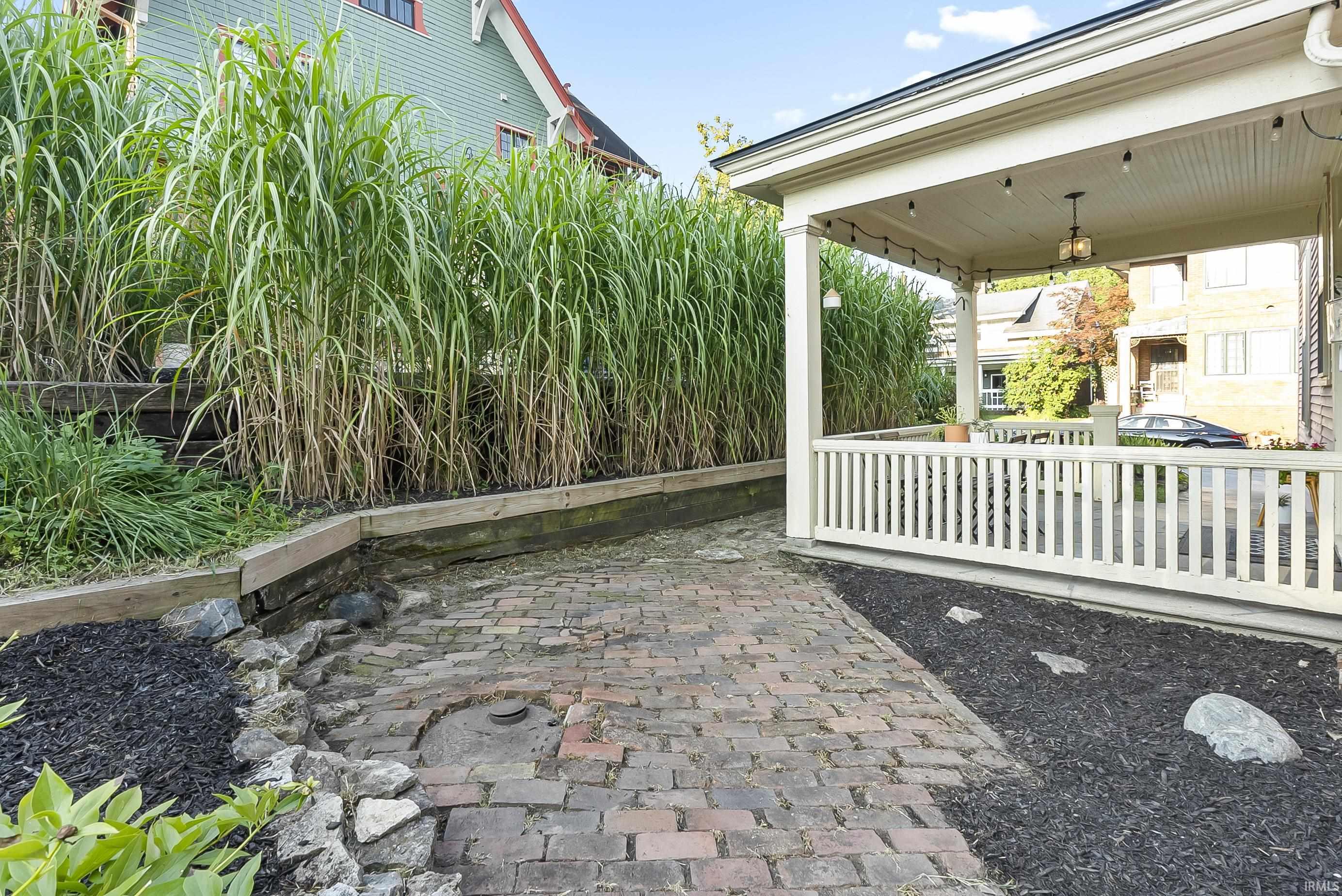 Photo 3 of 817 Nelson Street