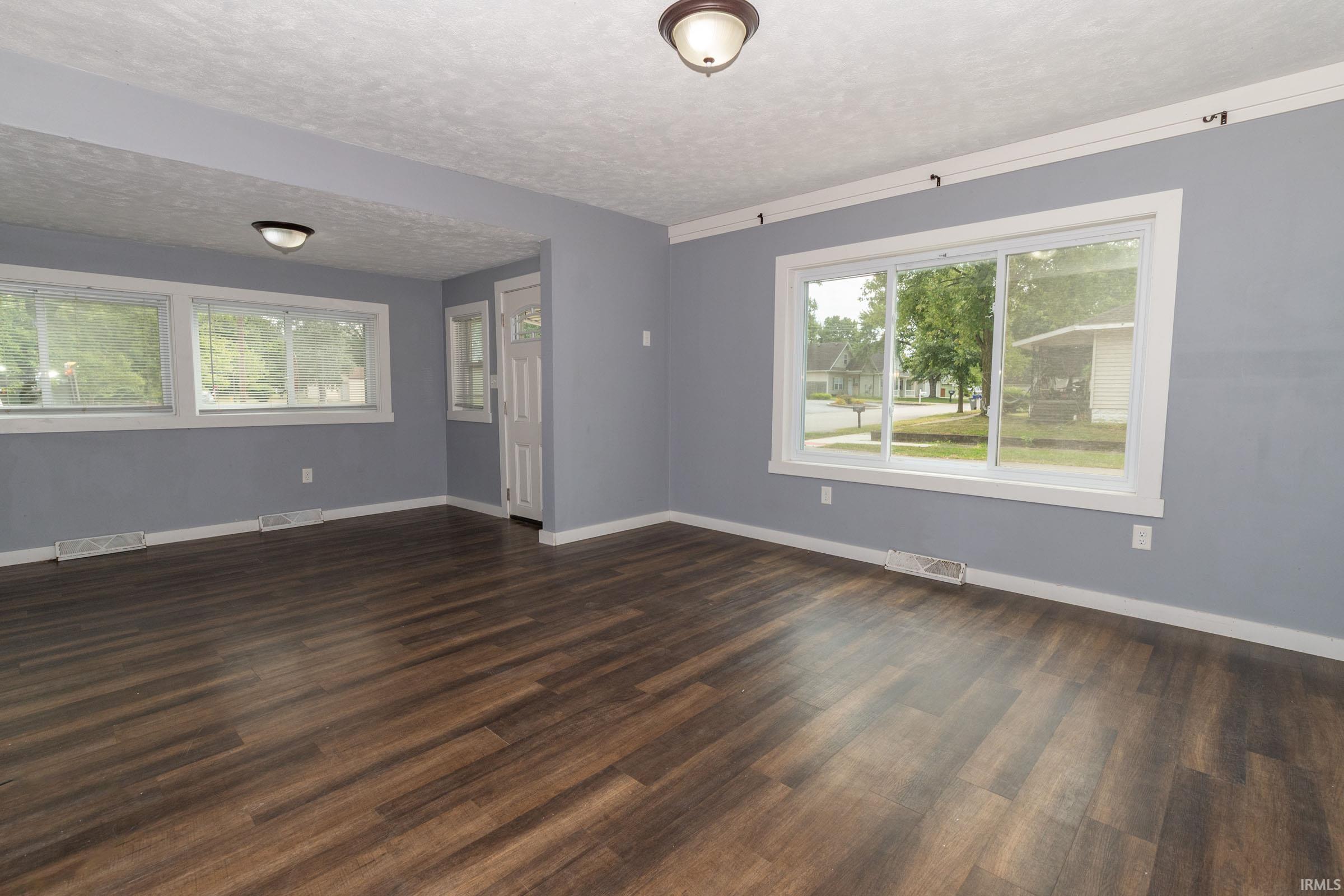 Photo 3 of 1523 Navajo Street