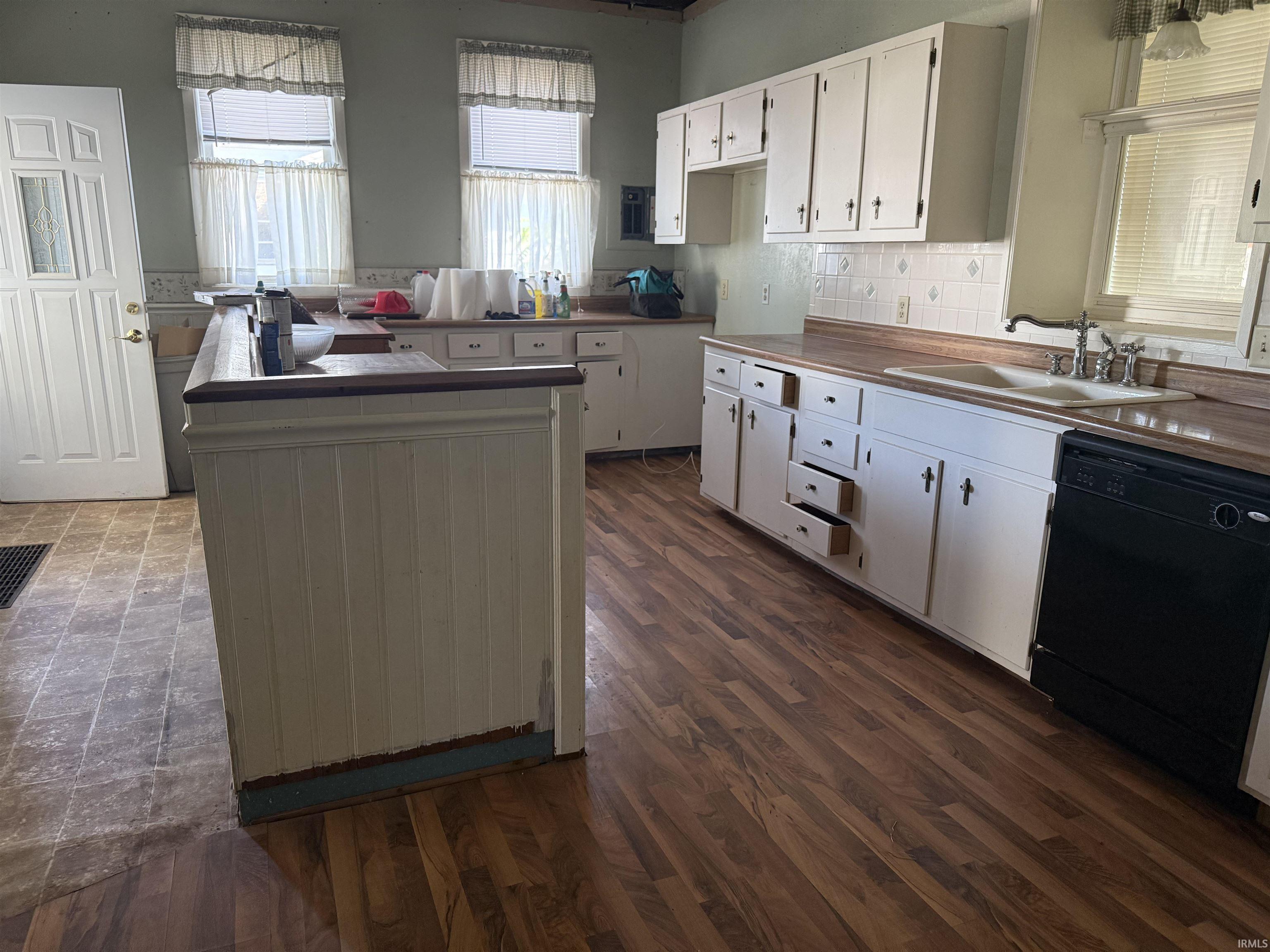 Homes for sale in Hartford, IN | 215 S High St, Hartford, IN 47348 | MLS# 202531920