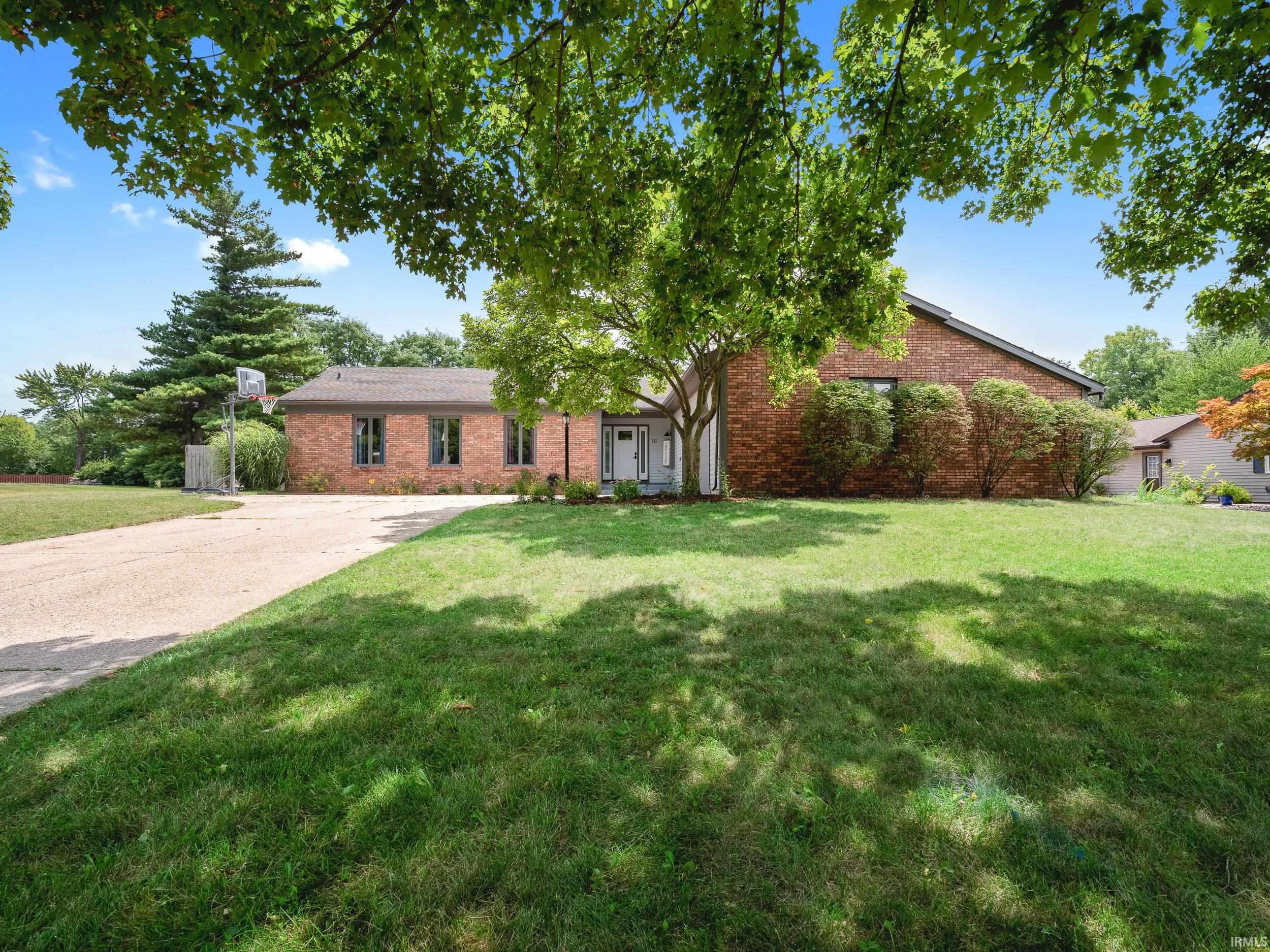 Homes for sale in Fort Wayne, IN | 727 Old Farm Cir, Fort Wayne, IN 46807 | MLS# 202532009